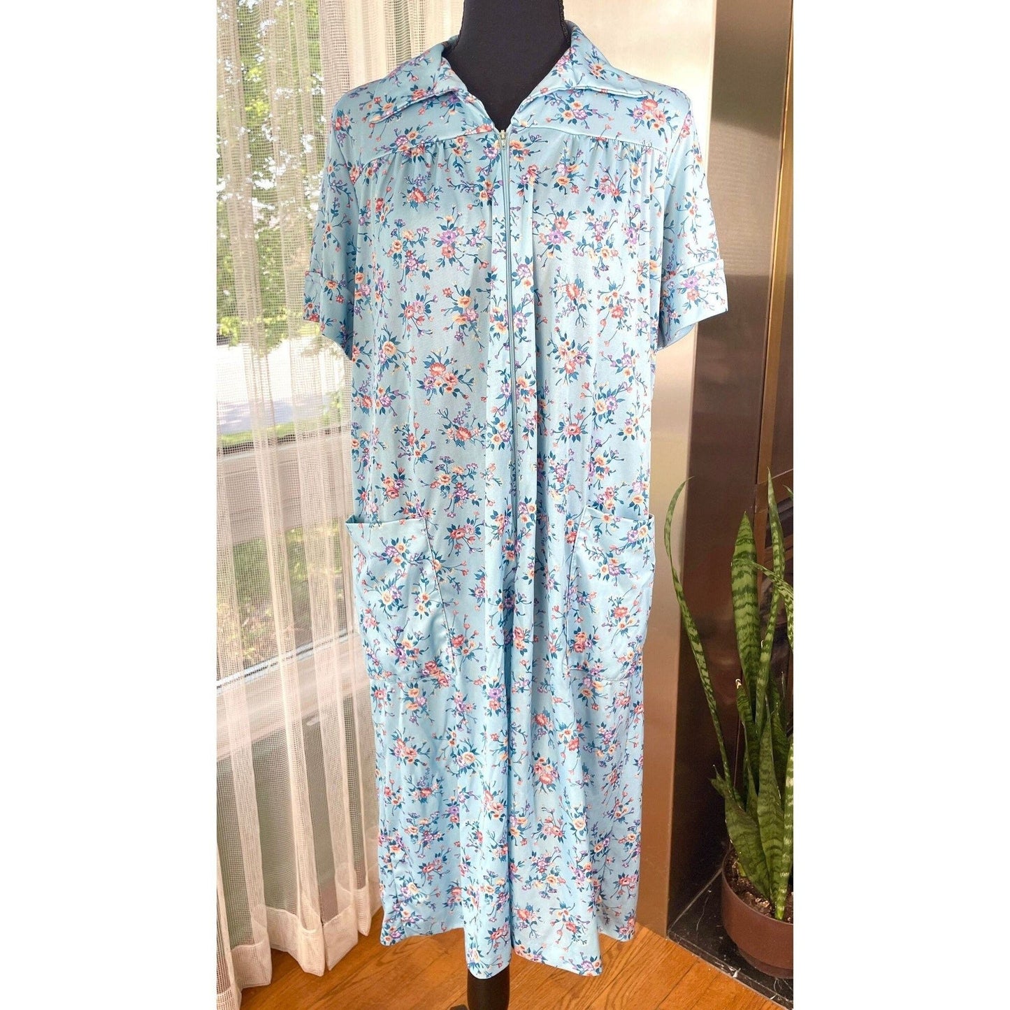 Vintage 80s house dress, blue floral robe, short sleeves