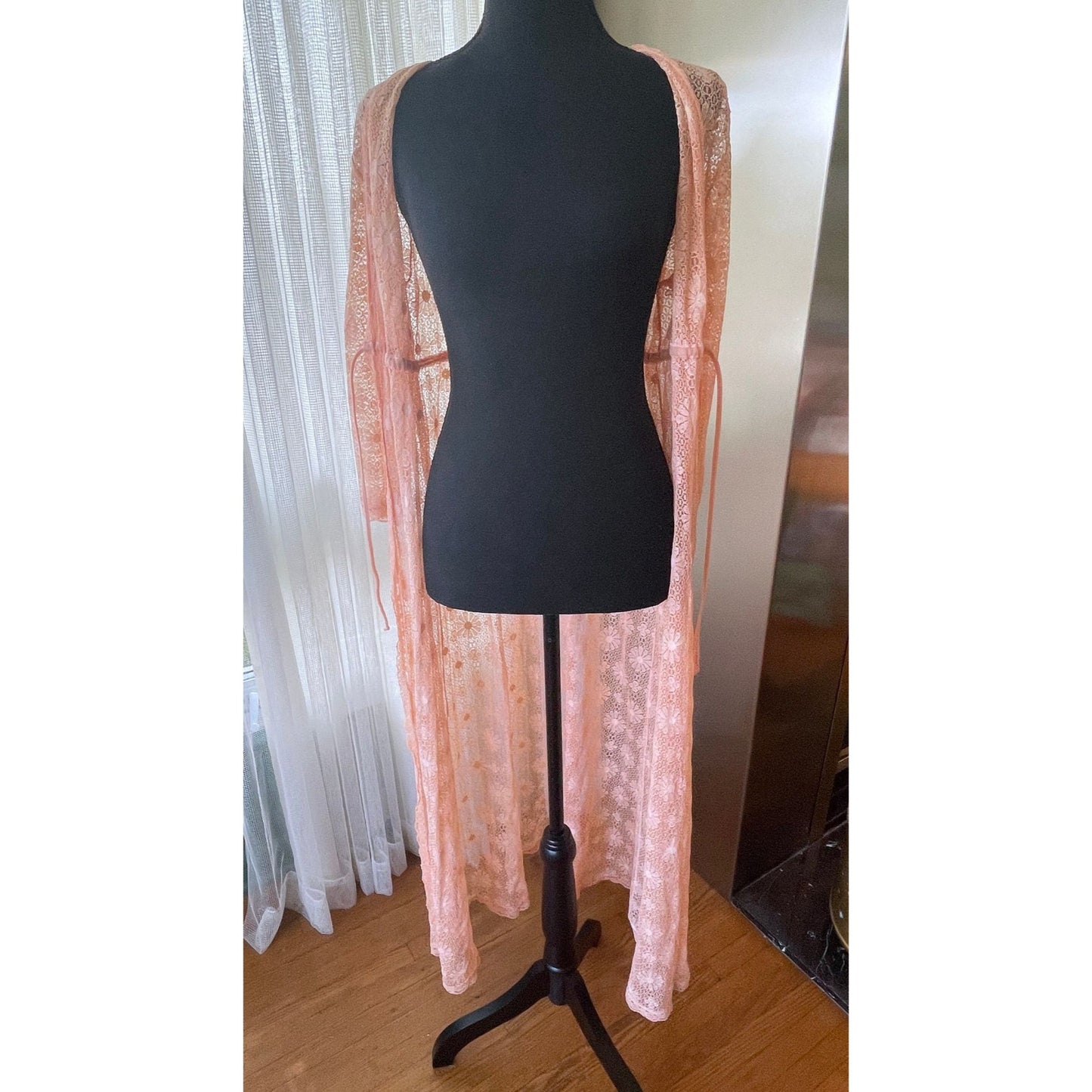 Vintage 1970s peignoir, peach daisies robe