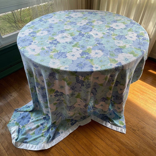 Vintage 70s floral fleece blanket, full size bed