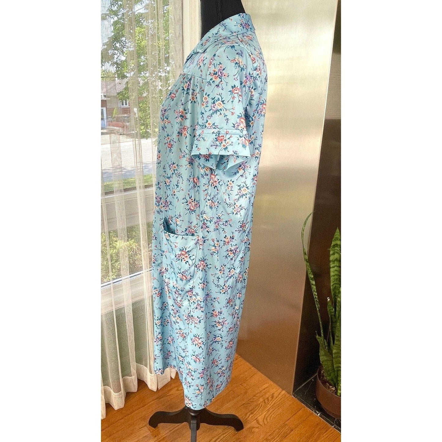 Vintage 80s house dress, blue floral robe, short sleeves