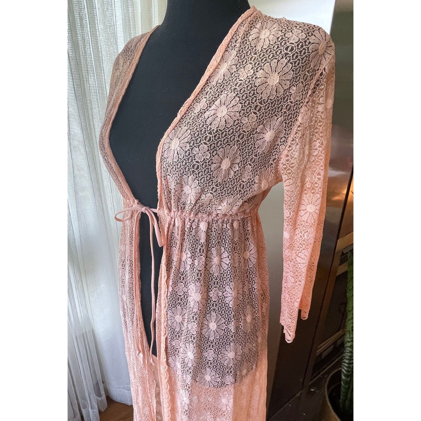 Vintage 1970s peignoir, peach daisies robe
