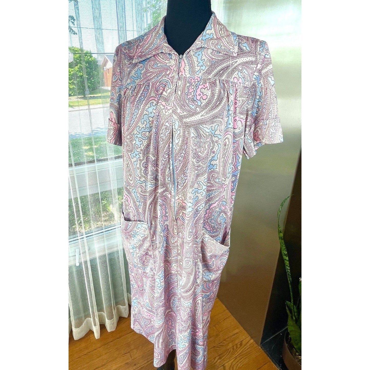 Vintage 80s house dress, pink paisley,  short sleeves
