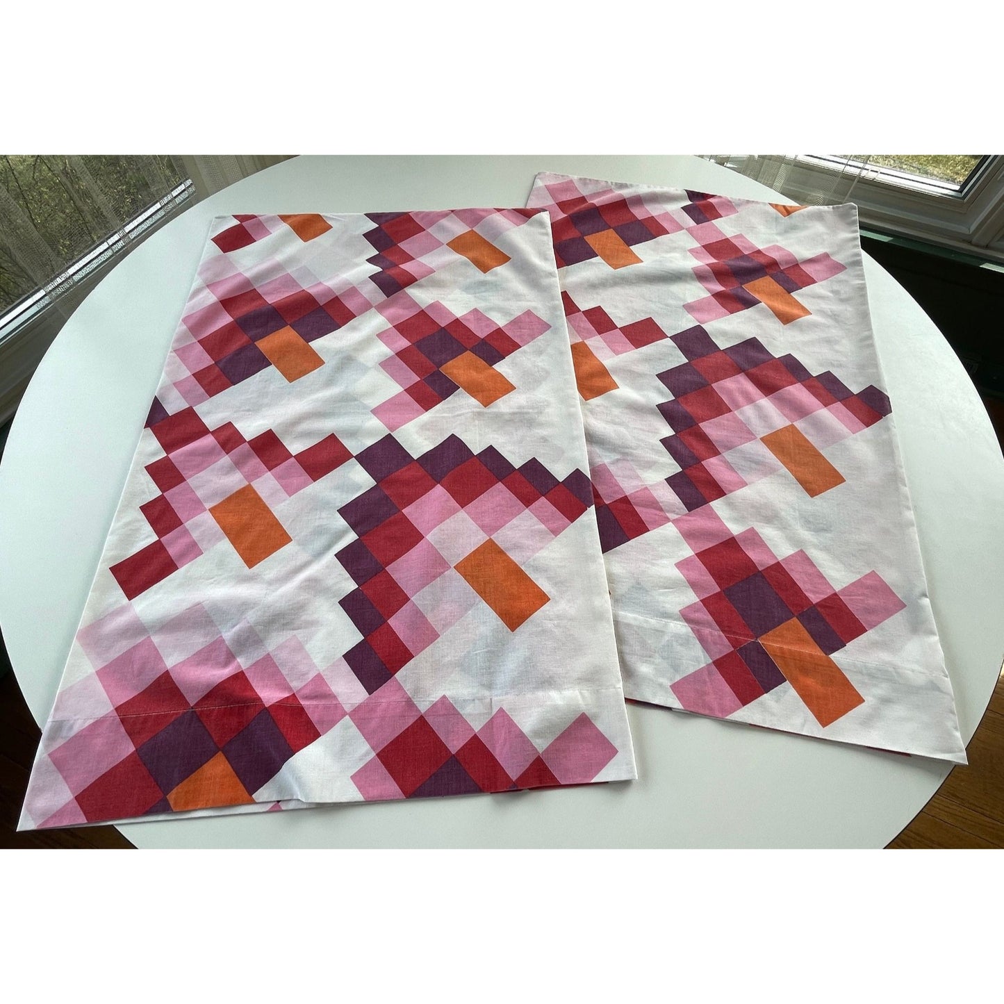 Vintage 70s geometric pillowcases, Truprest
