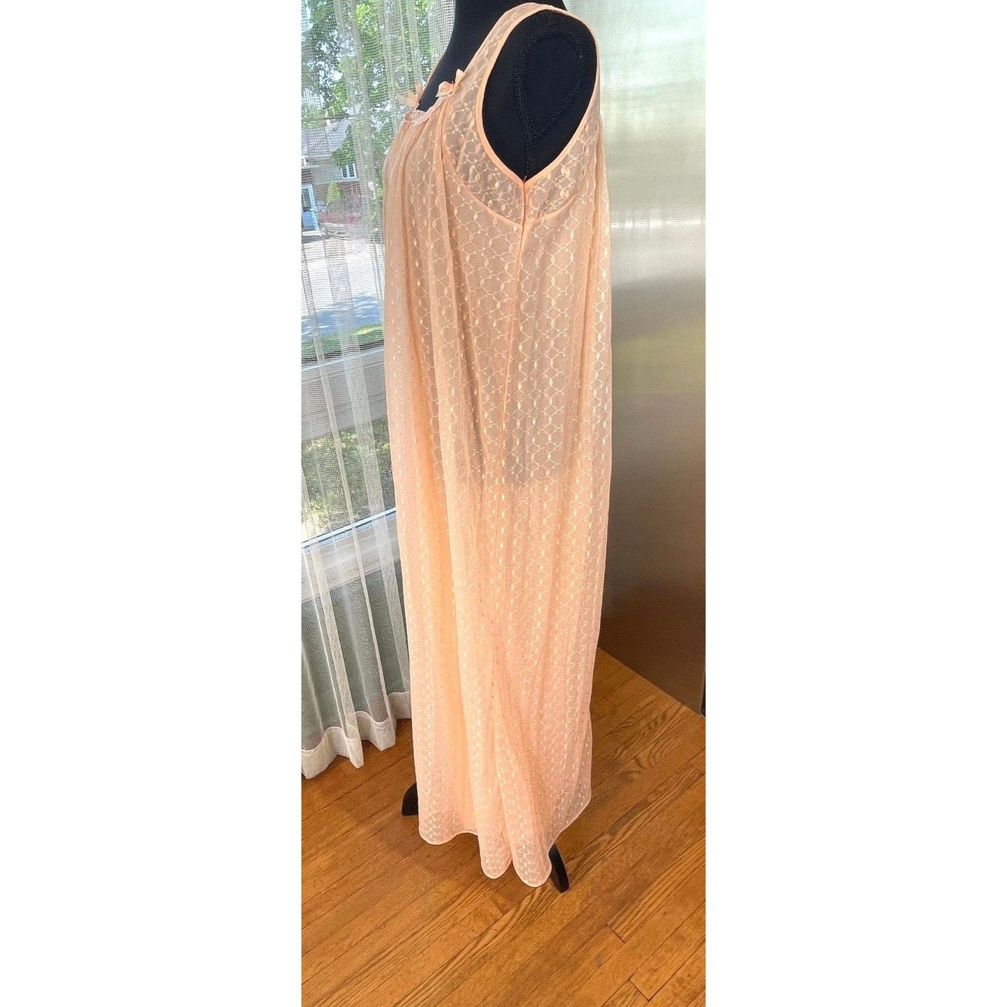 Vintage 60s night dress, peach sleeveless negligee