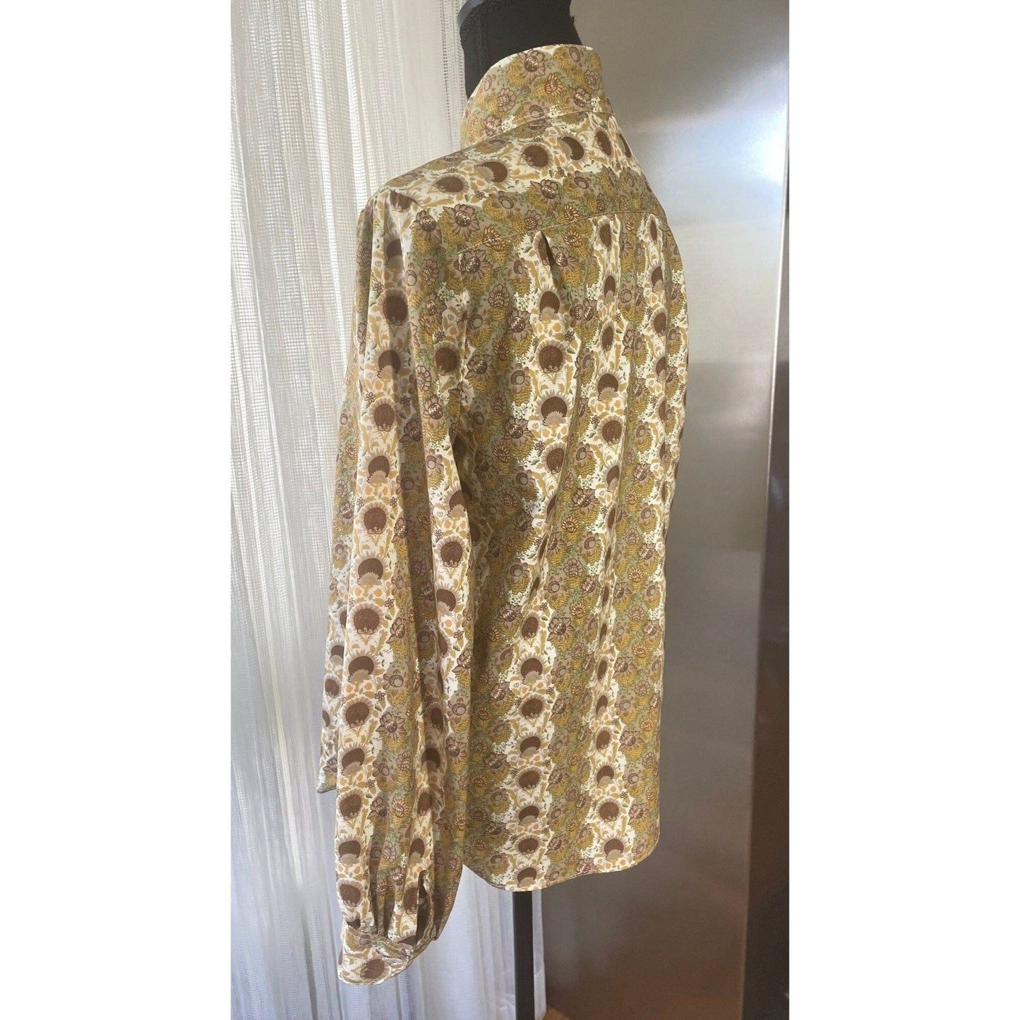 Vintage 80s satin blouse, green sunflowers pattern, long sleeves