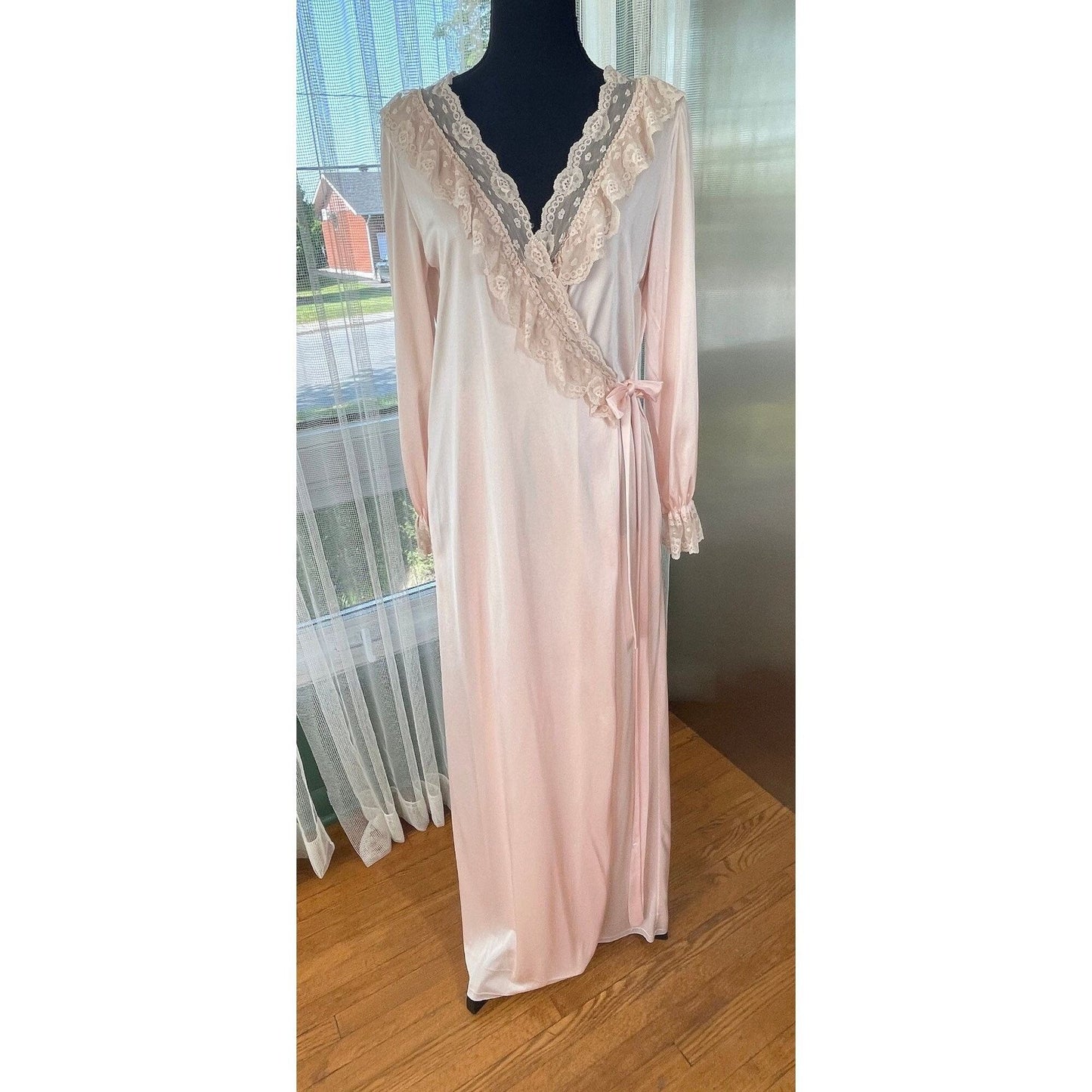 Vintage 1950s pink robe, nylon and lace, Linda Lingerie