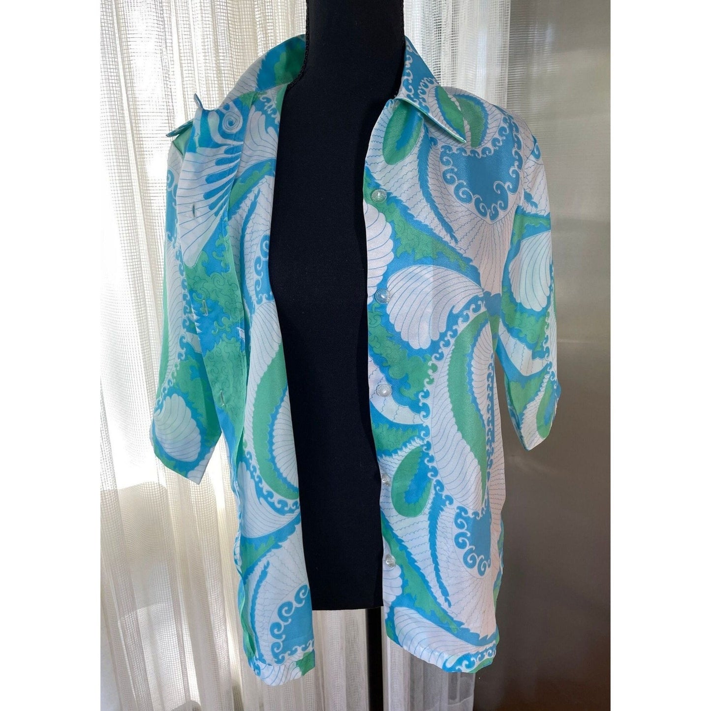 Vintage 70s blouse, large blue green paisley, 3/4 length sleeves
