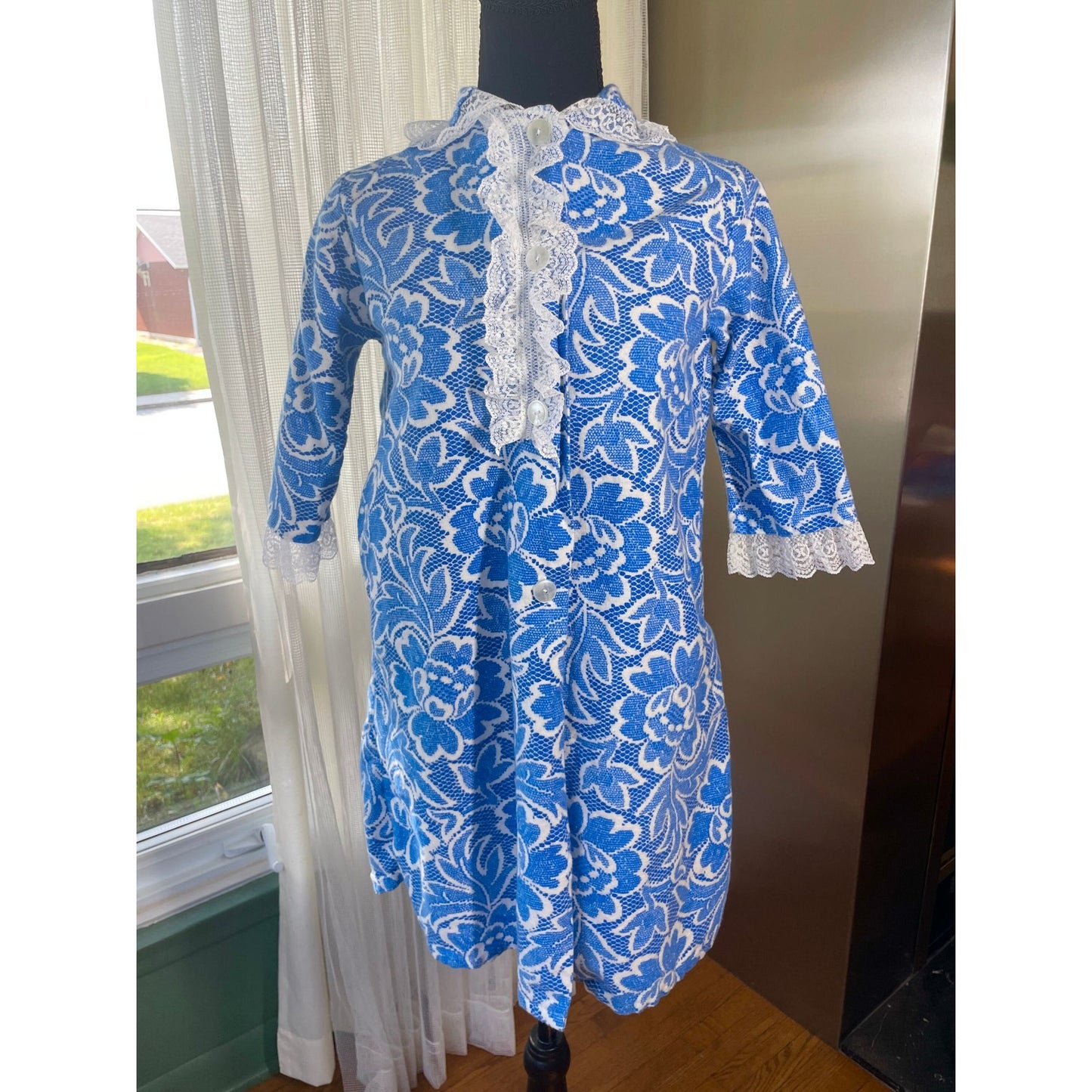 Vintage 1950s peignoir, Dream-A-Way, blue floral 3/4 sleeves