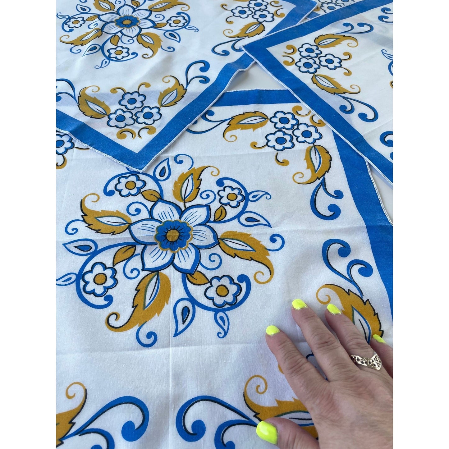 Vintage napkins, set of 4