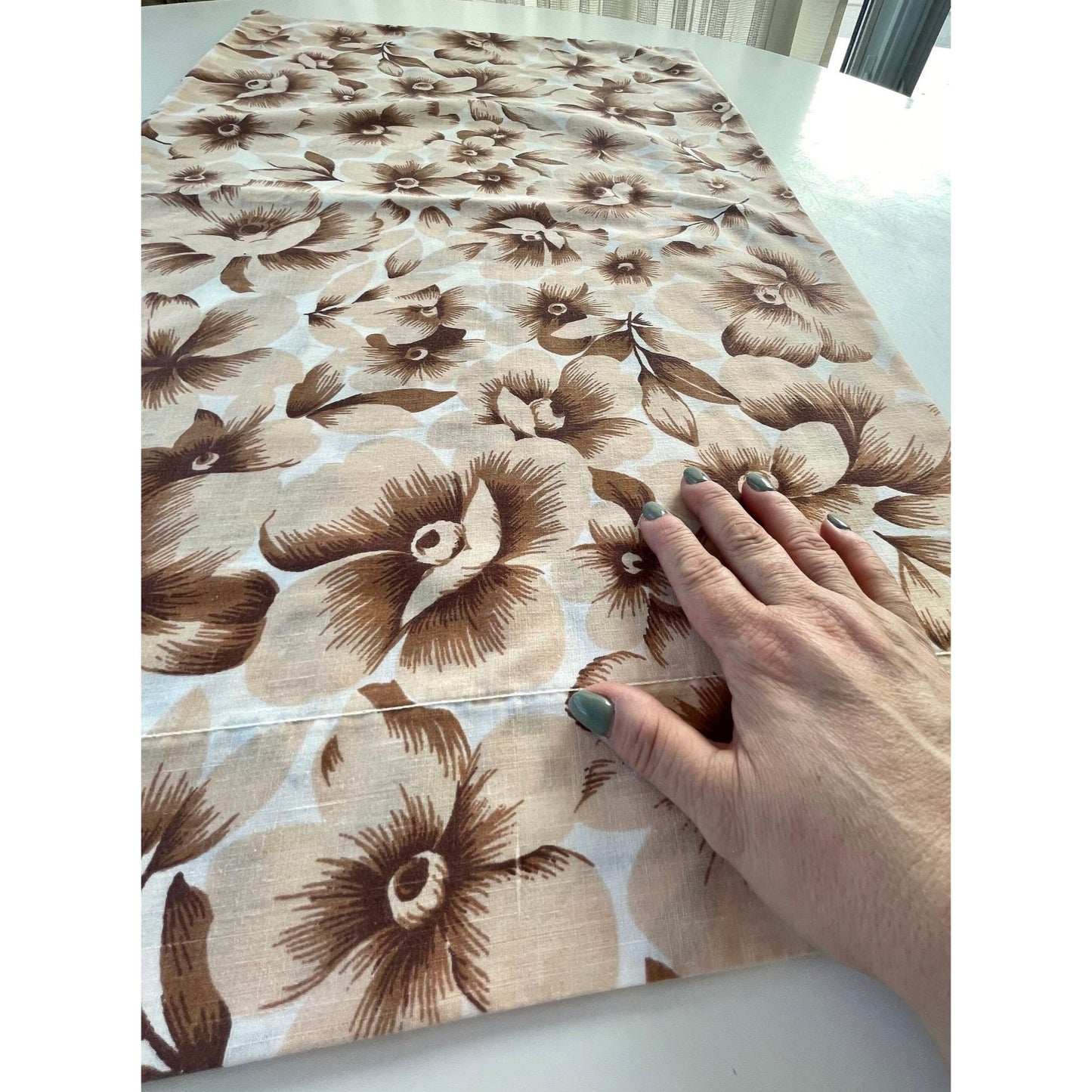 Vintage 80s pillowcase, beige and brown, large flowers, Wabasso