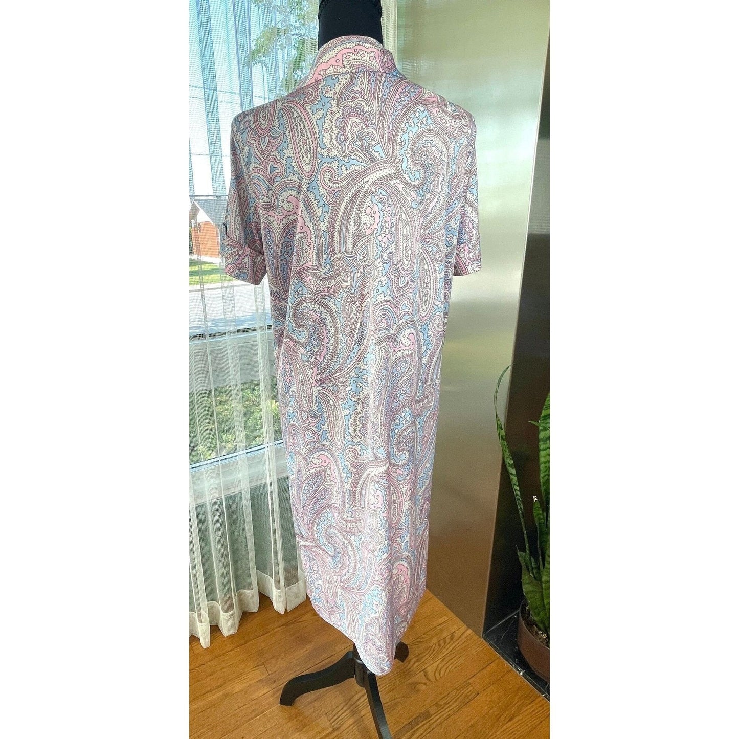 Vintage 80s house dress, pink paisley,  short sleeves