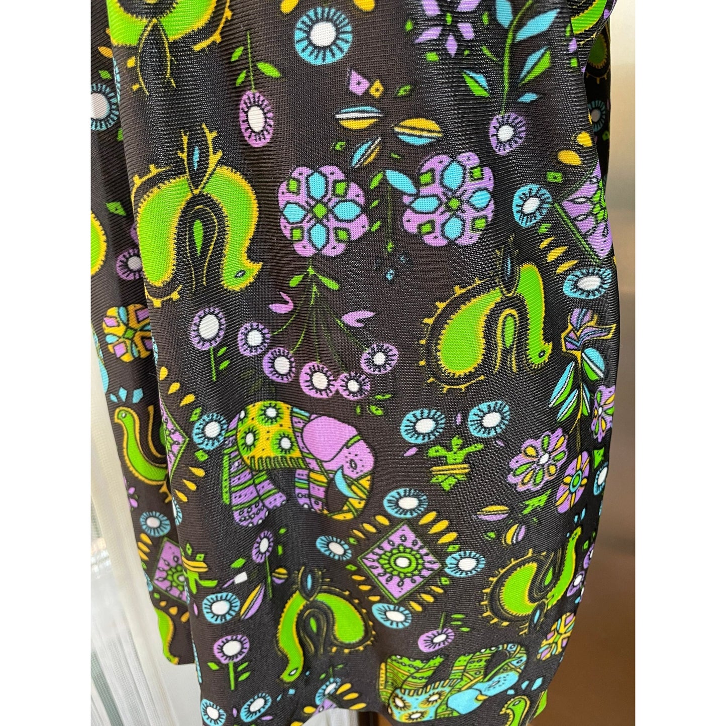 Vintage 70s top, psychedelic novelty print, elephants, birds, long sleeves