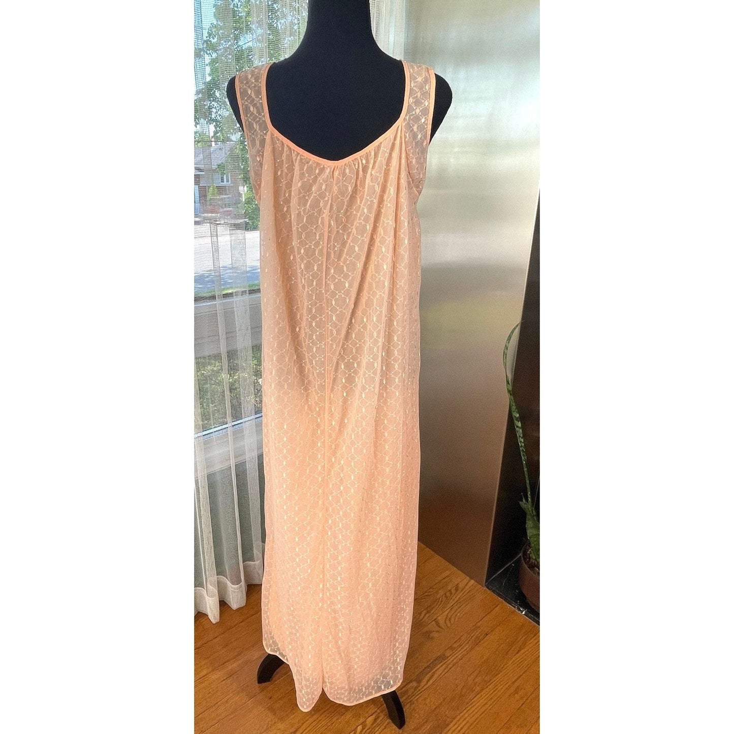 Vintage 60s night dress, peach sleeveless negligee