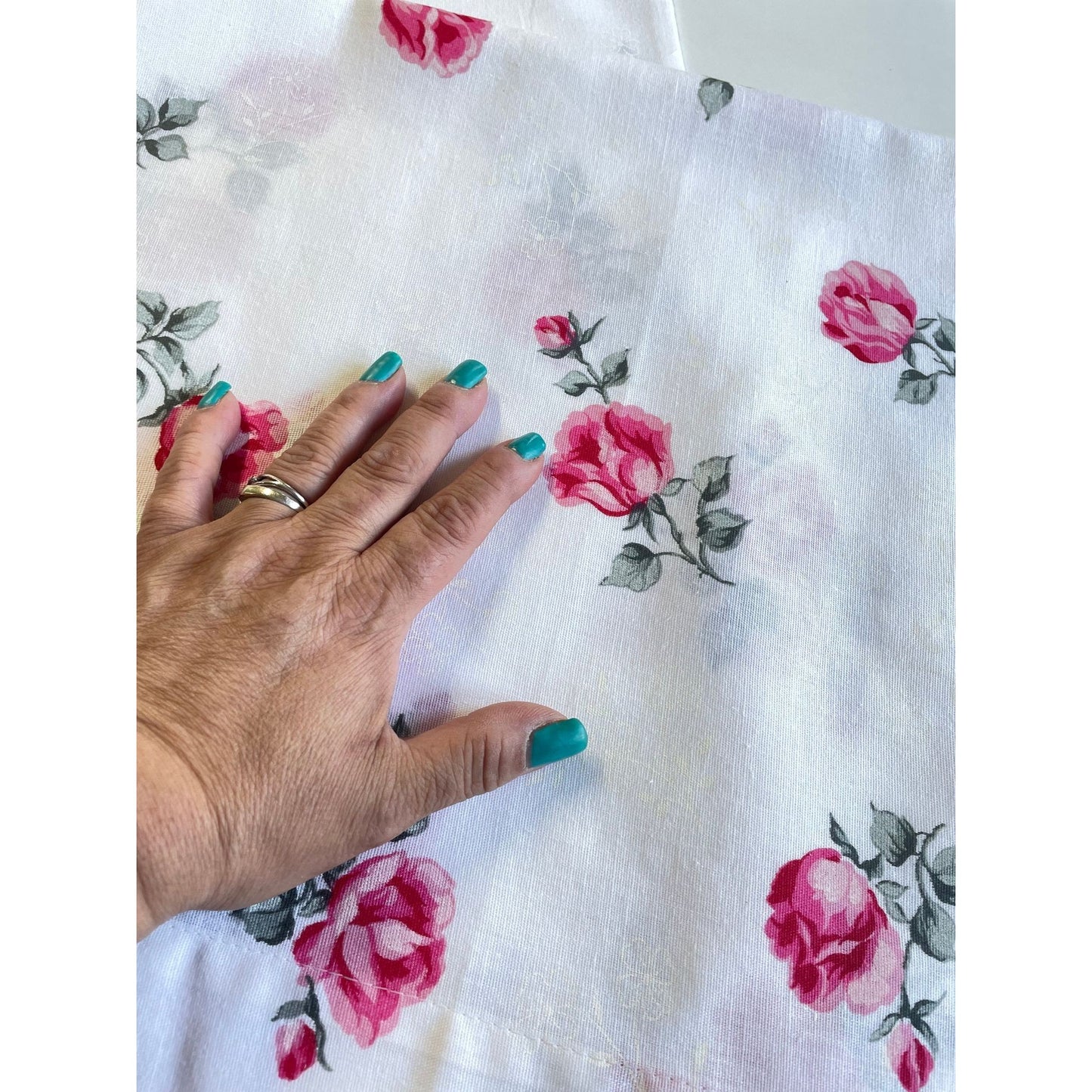 Vintage 70s pillowcases set, pink roses