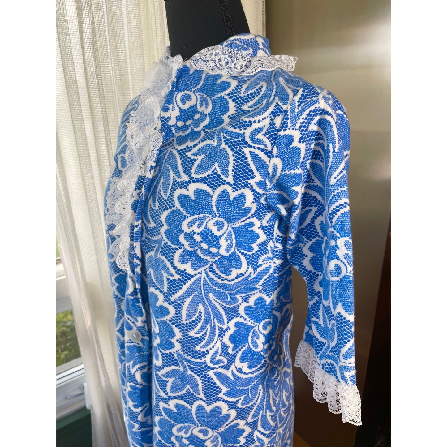 Vintage 1950s peignoir, Dream-A-Way, blue floral 3/4 sleeves