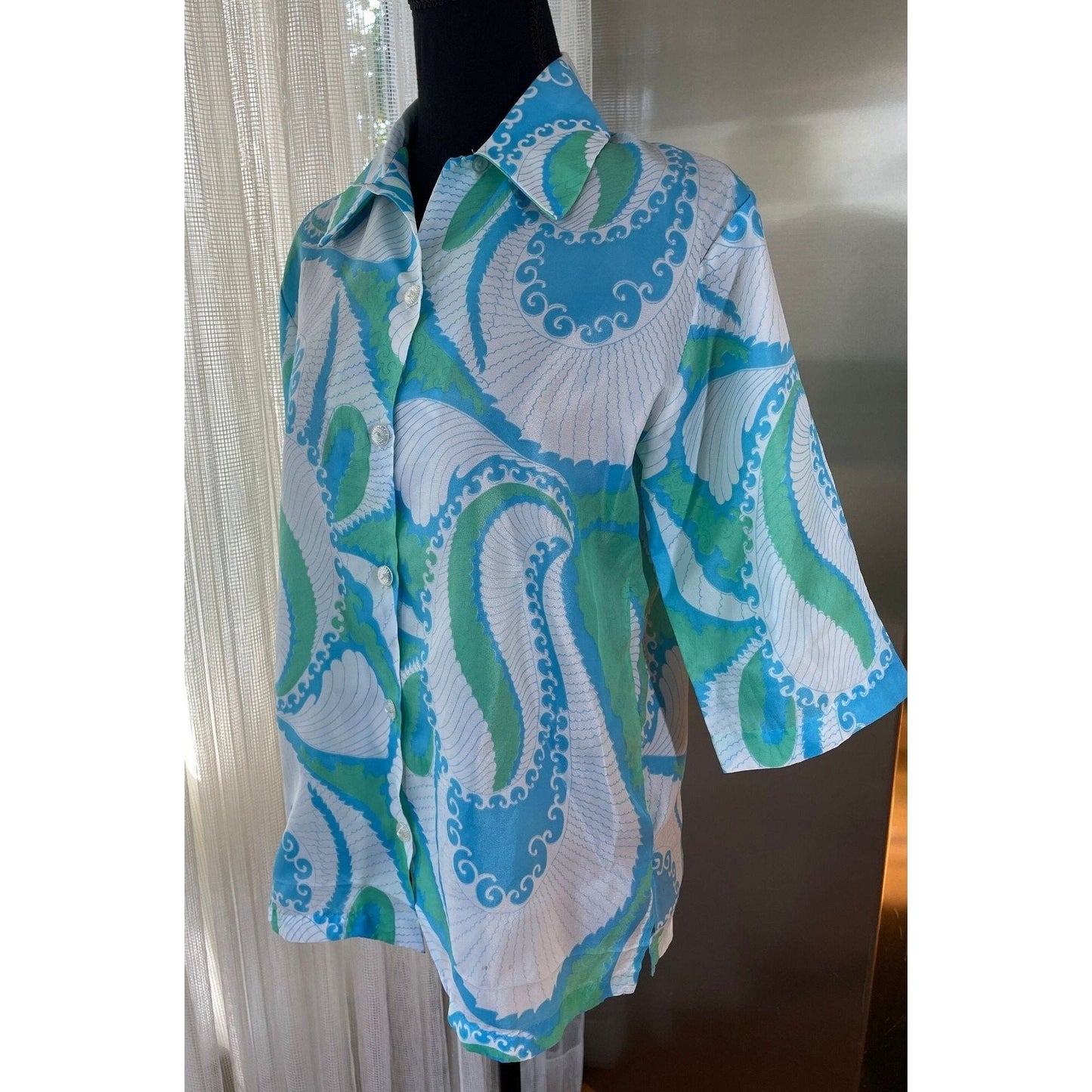 Vintage 70s blouse, large blue green paisley, 3/4 length sleeves