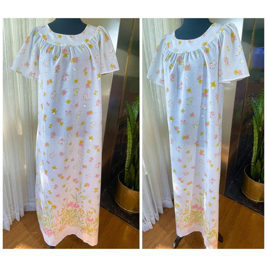 Vintage 70s night dress, white floral short sleeves