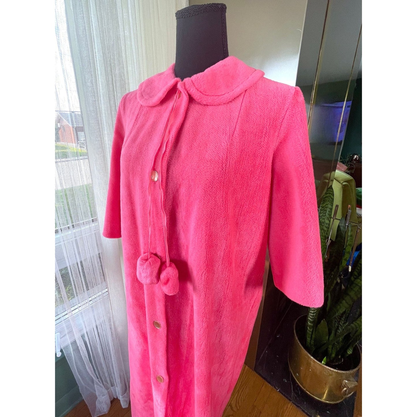 Vintage 1960s robe, plush bubblegum pink velvety fleece