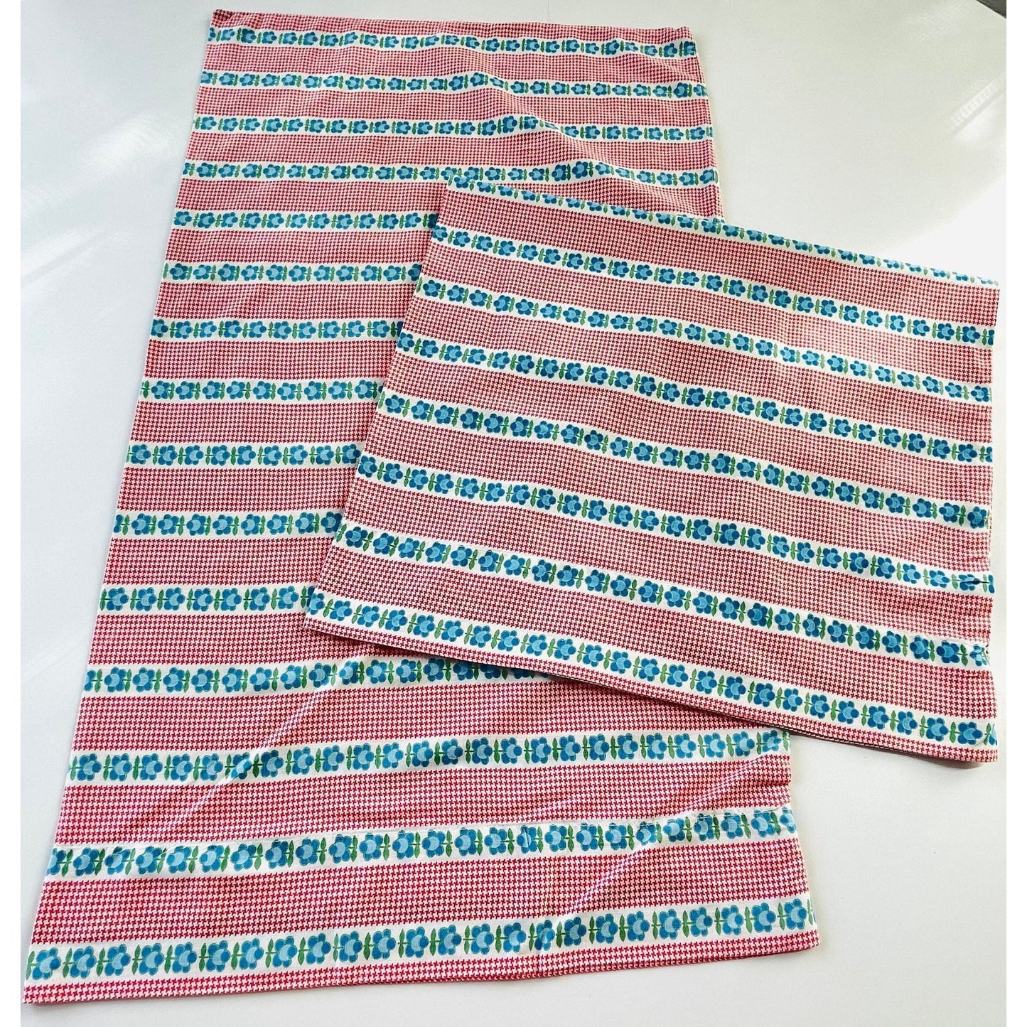 Vintage 80s pillowcases set