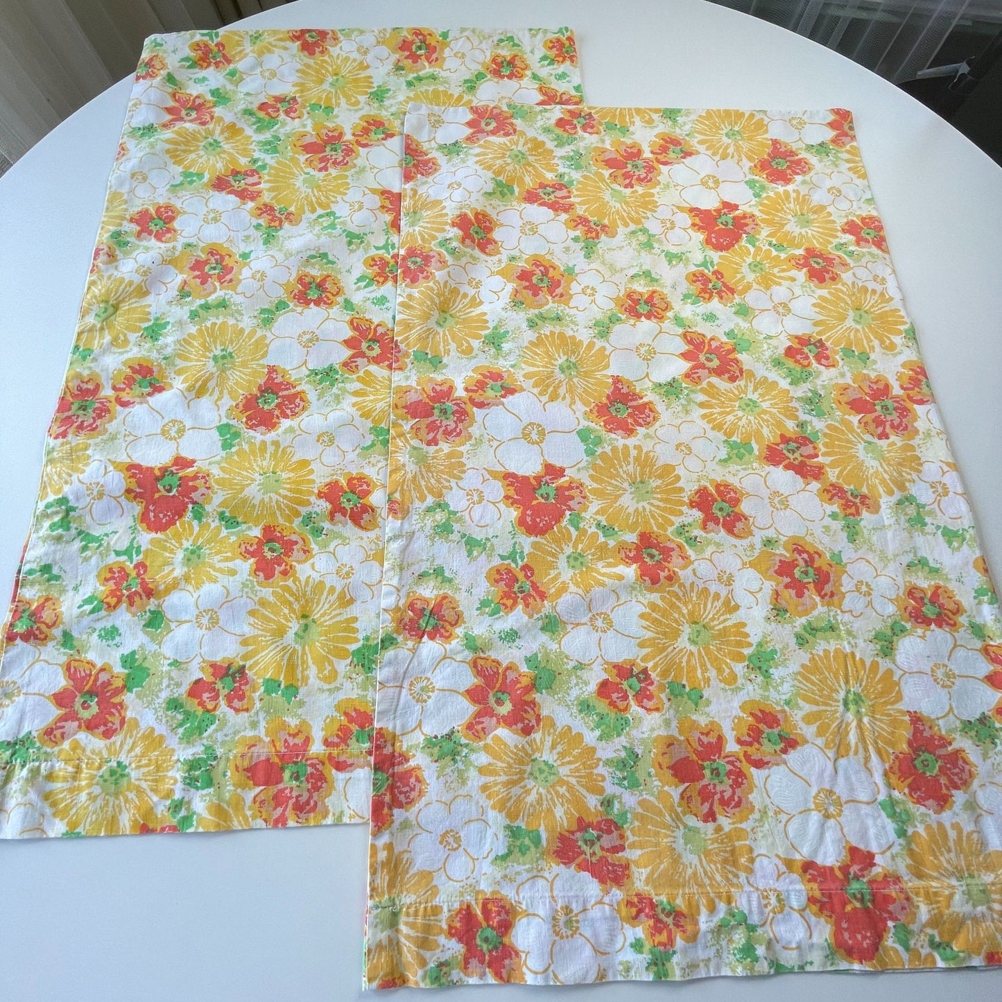 Pair of vintage 70s floral pillowcases, Dan River