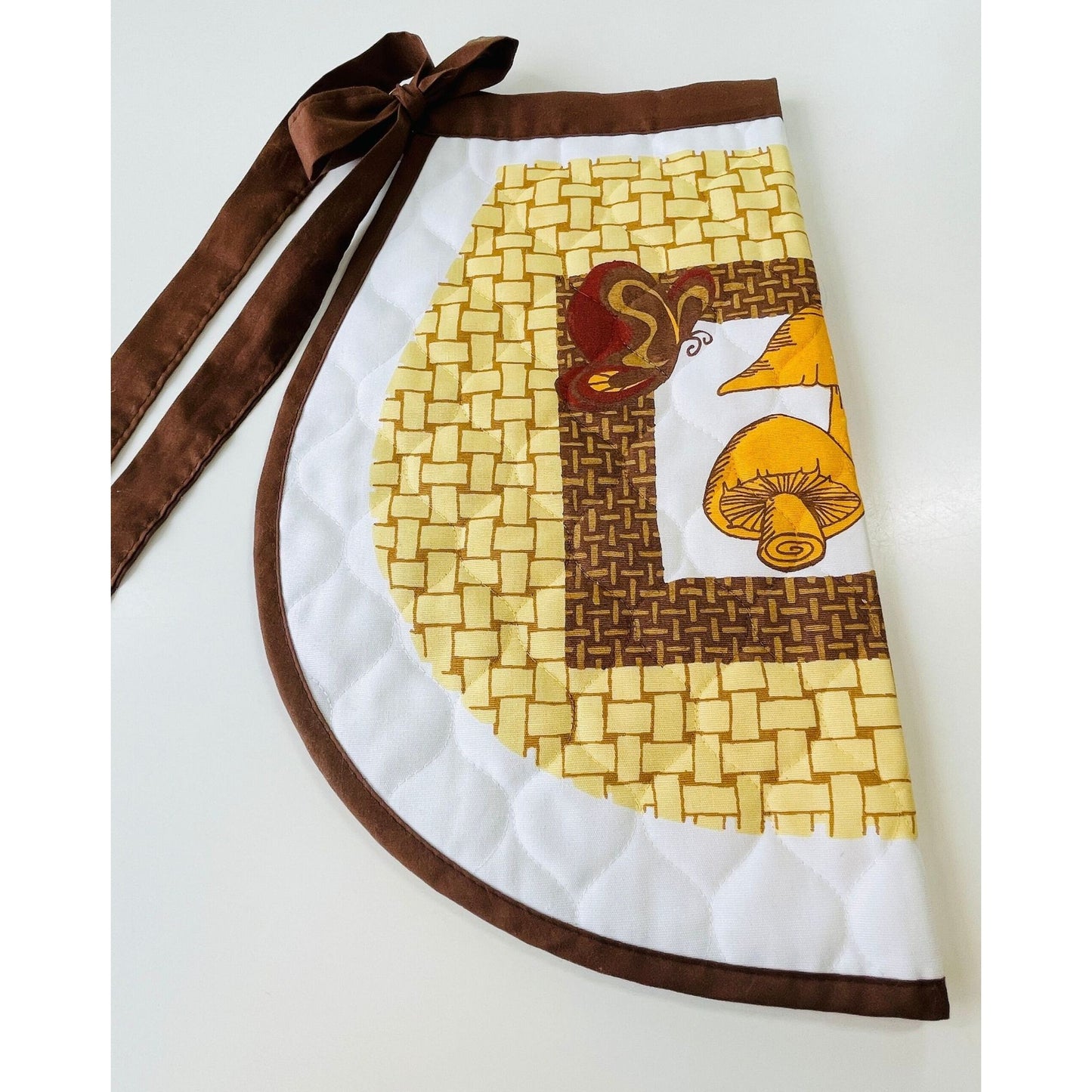 Vintage 70s quilted mushroom half apron
