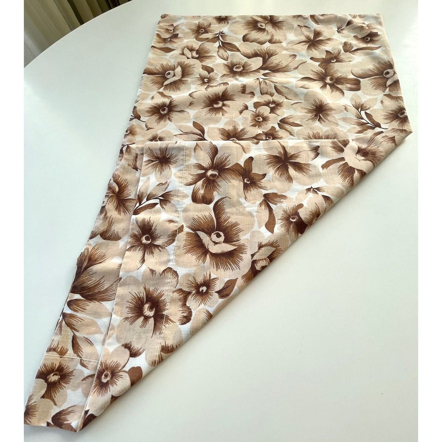 Vintage 80s pillowcase, beige and brown, large flowers, Wabasso