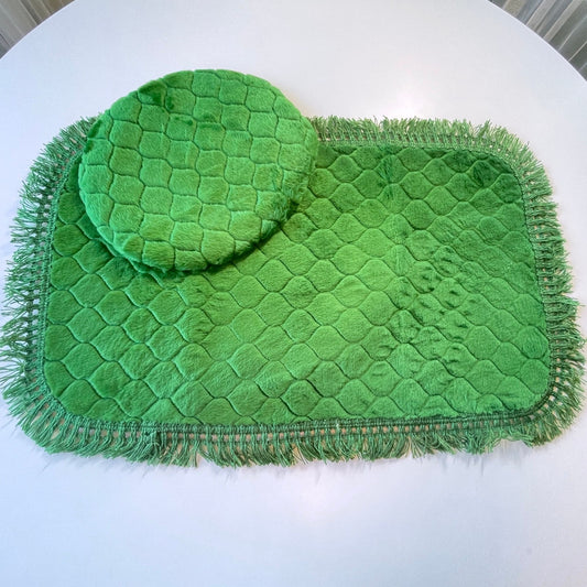 Vintage 70s bathroom accessories, toilet seat cover, bathmat