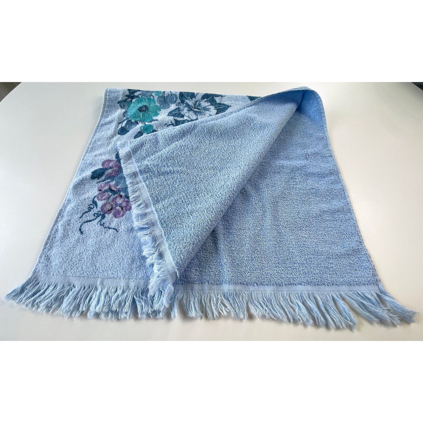 Vintage 70s bath towel, blue purple teal flowers, fringed,