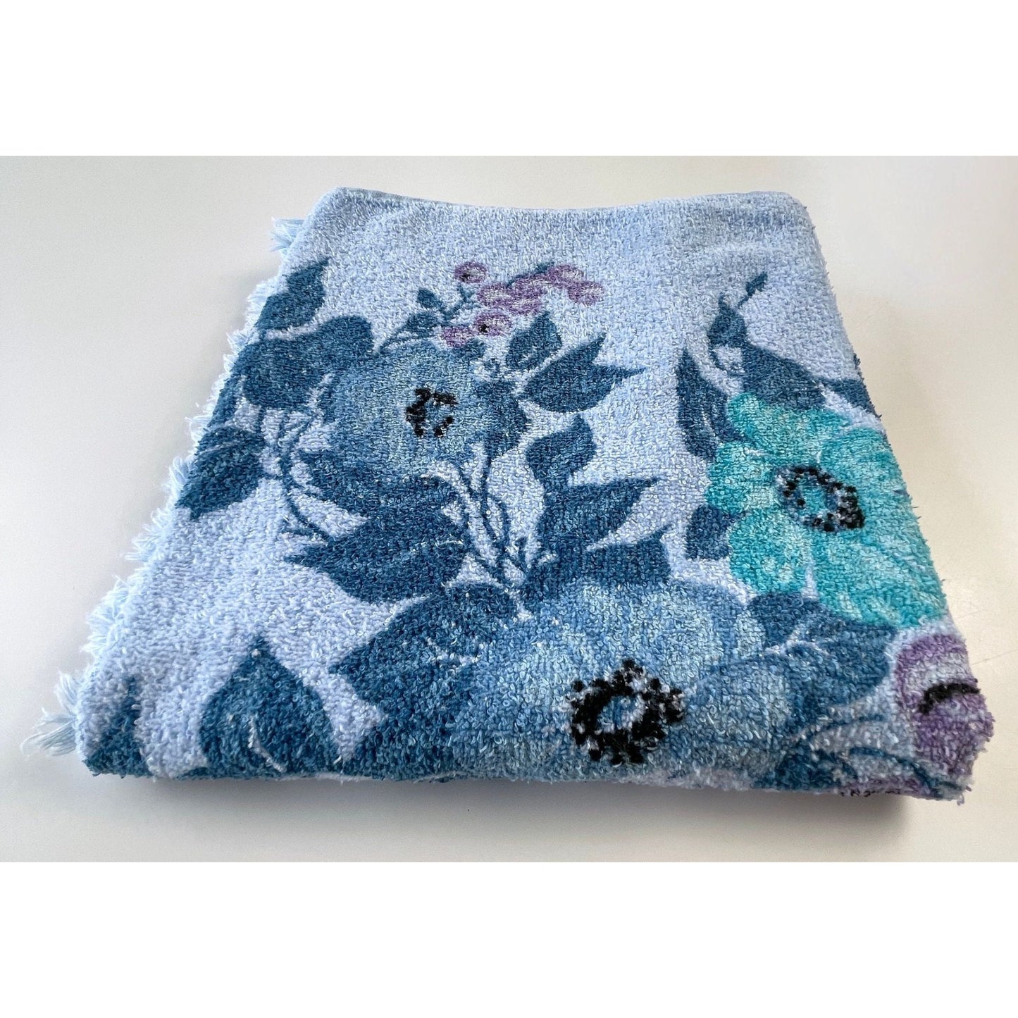 Vintage 70s bath towel, blue purple teal flowers, fringed,