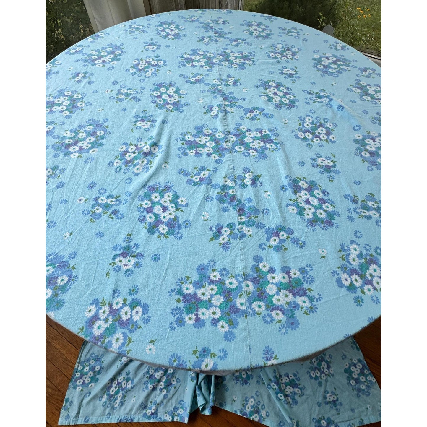 Vintage 70s flat/top sheet, blue, white & purple daisies, twin size bed, Pacific Mills