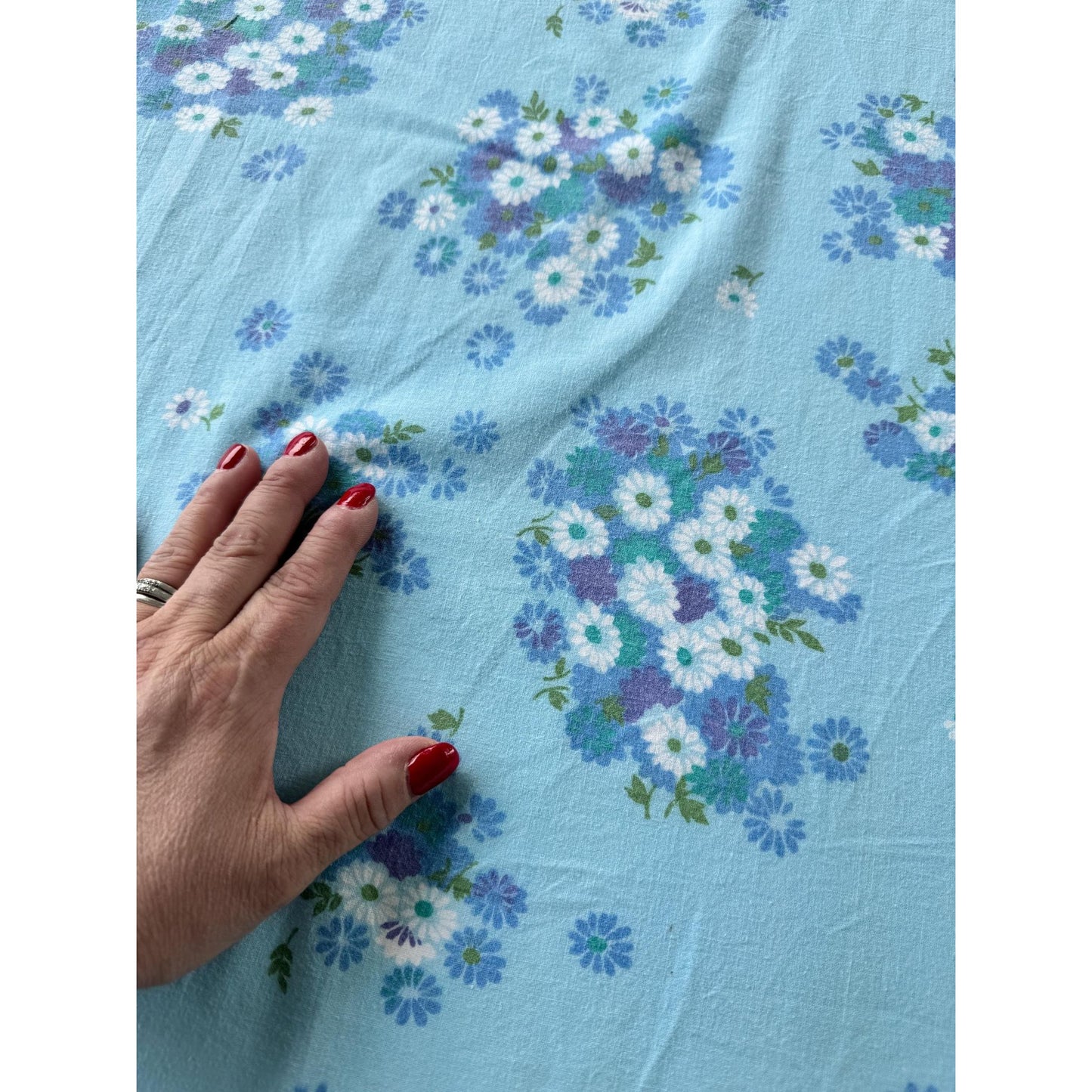 Vintage 70s flat/top sheet, blue, white & purple daisies, twin size bed, Pacific Mills