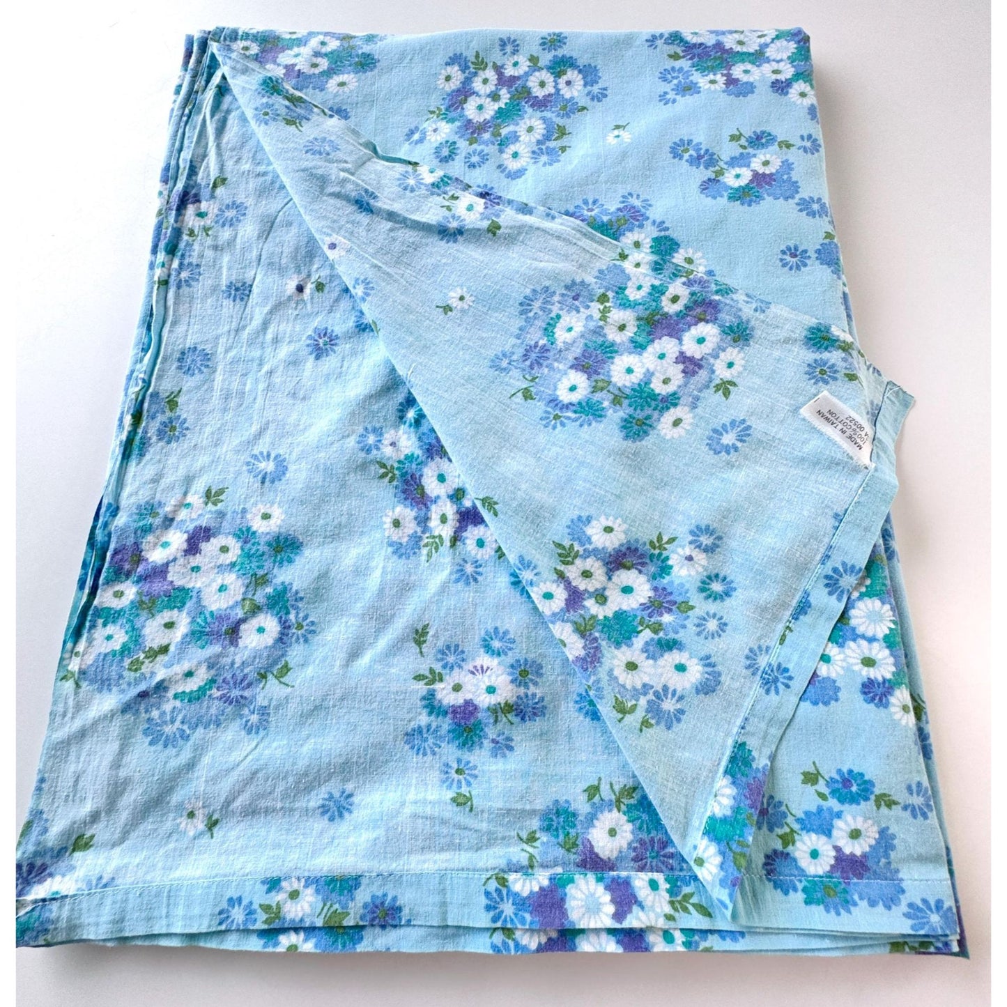 Vintage 70s flat/top sheet, blue, white & purple daisies, twin size bed, Pacific Mills