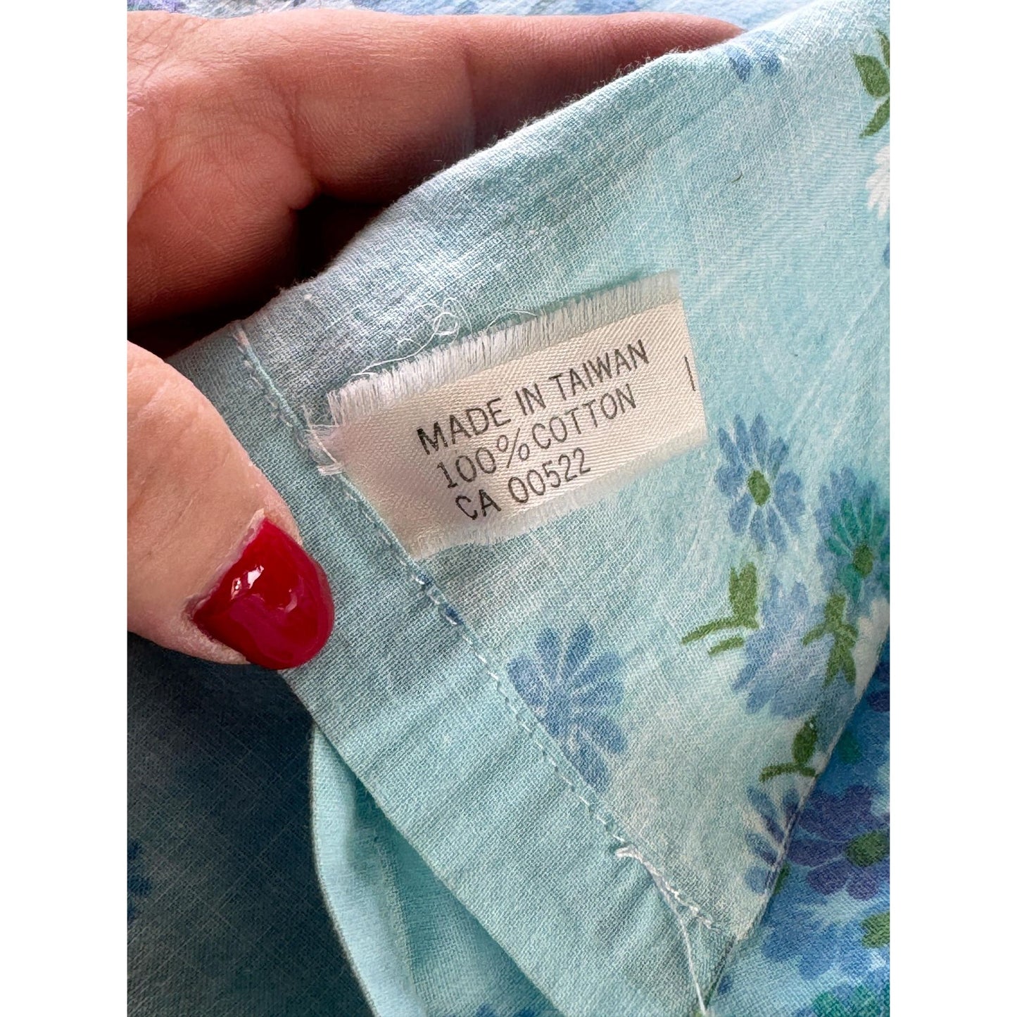 Vintage 70s flat/top sheet, blue, white & purple daisies, twin size bed, Pacific Mills