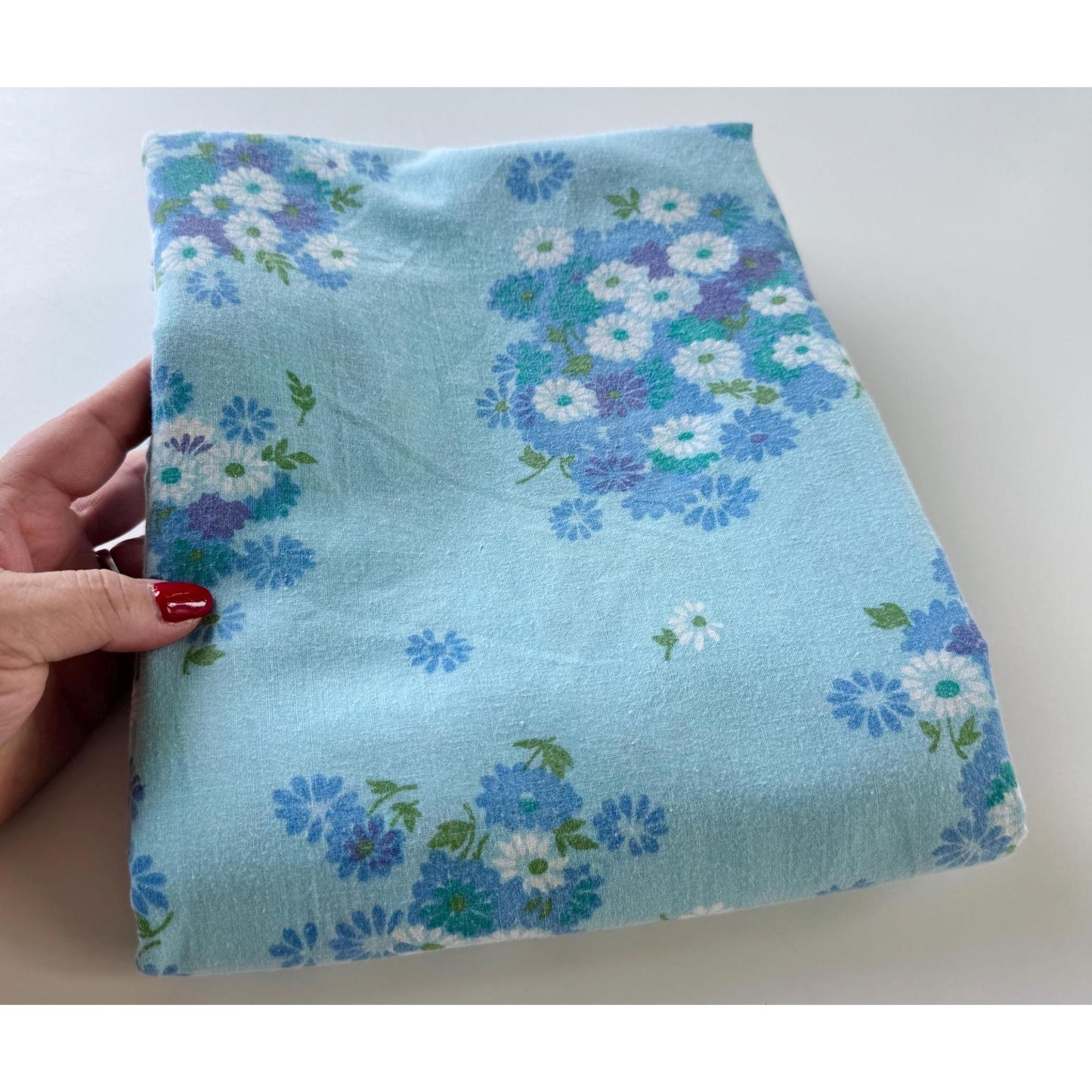 Vintage 70s flat/top sheet, blue, white & purple daisies, twin size bed, Pacific Mills