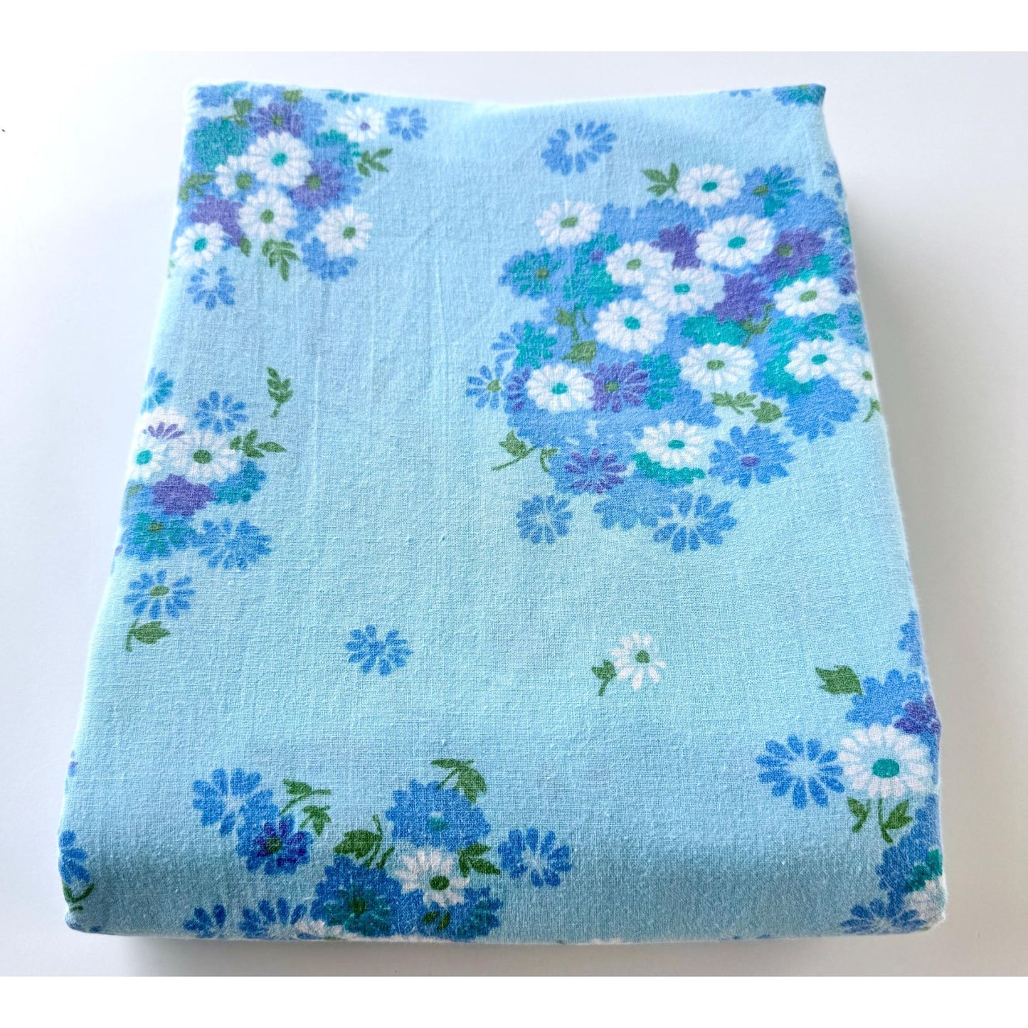 Vintage 70s flat/top sheet, blue, white & purple daisies, twin size bed, Pacific Mills