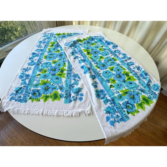 Vintage 70s bath towels, large blue roses bouquet, pair