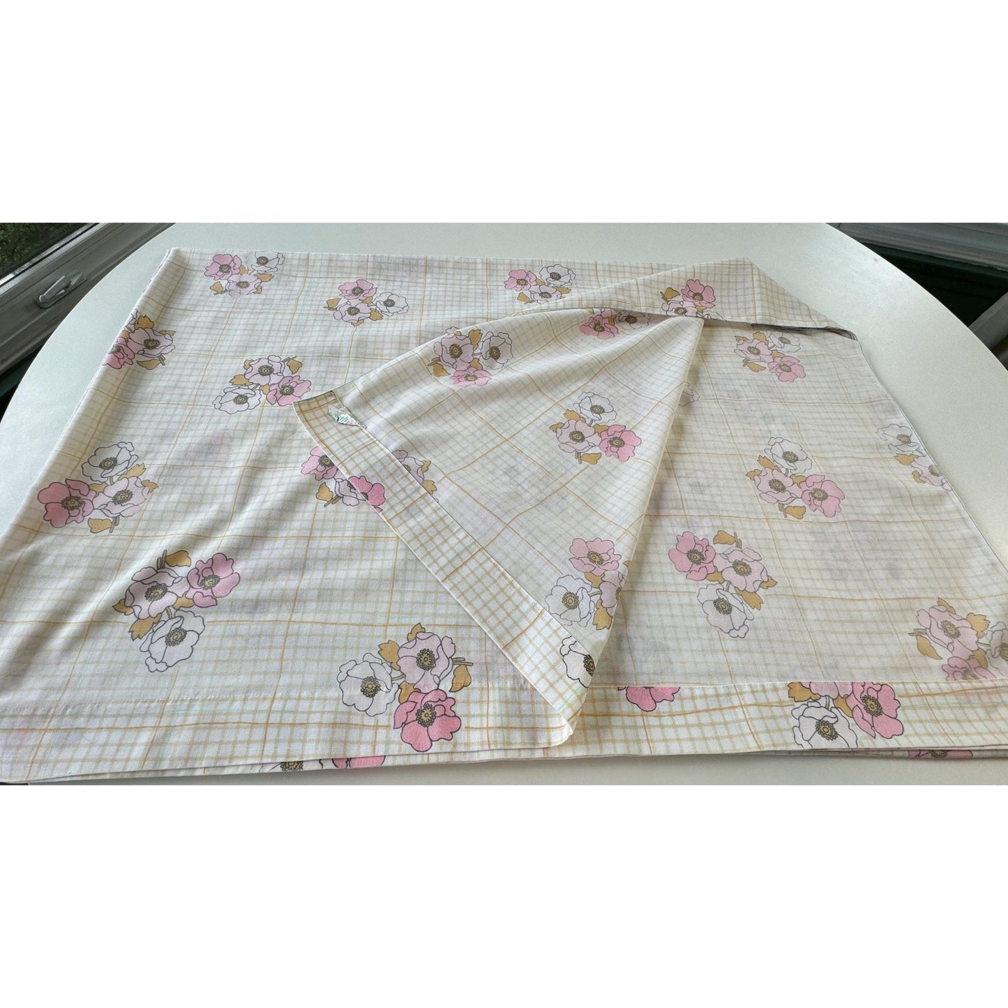 Vintage 1970s top/ flat sheet, small pink flowers, twin size, TruPrest