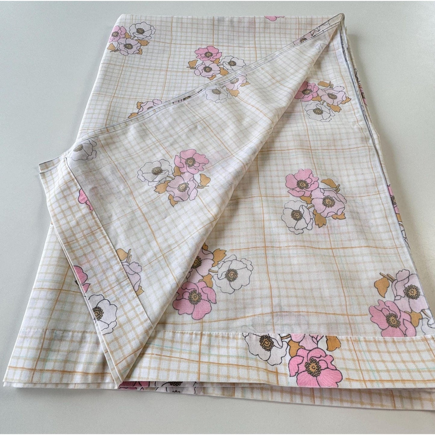 Vintage 1970s top/ flat sheet, small pink flowers, twin size, TruPrest