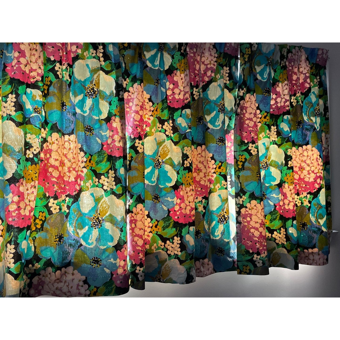 Vintage 60s pleated curtain, hydrangeas flowers, bedroom black out window treatment