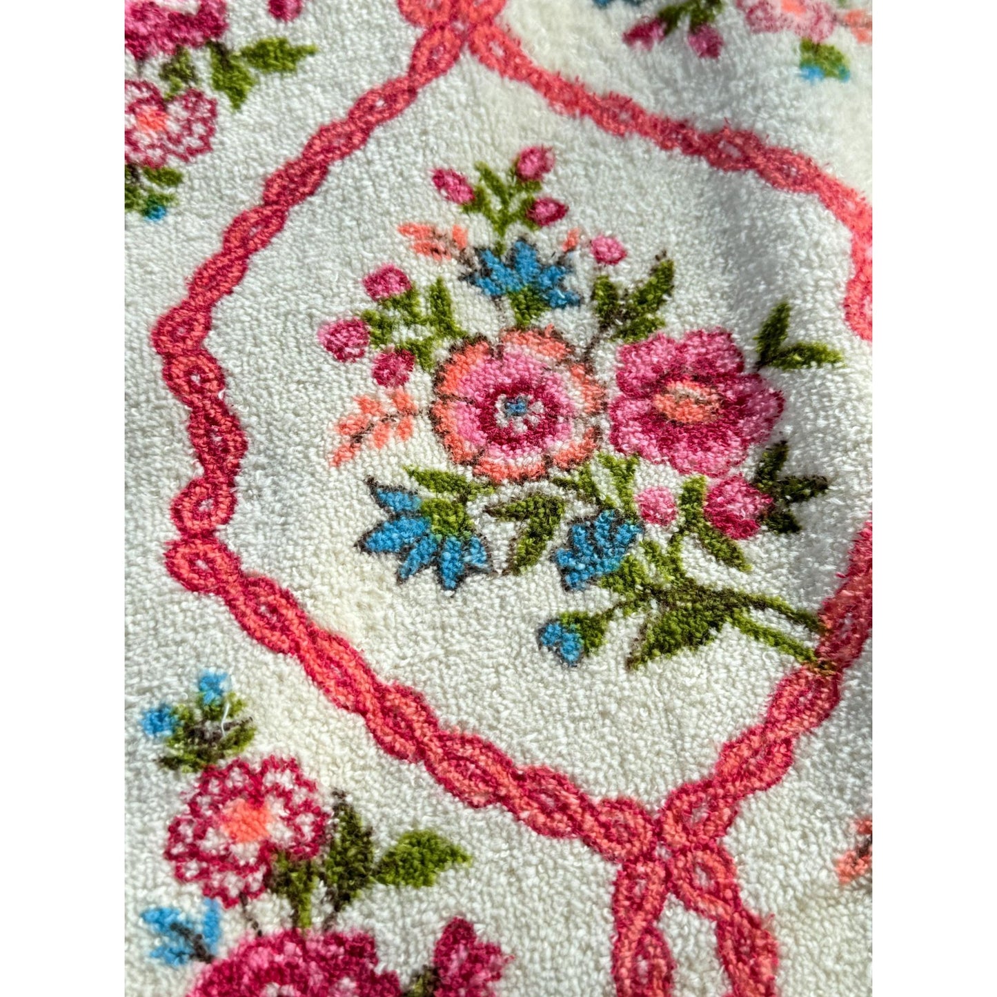 Vintage 70s bath towel, pink floral arabesques