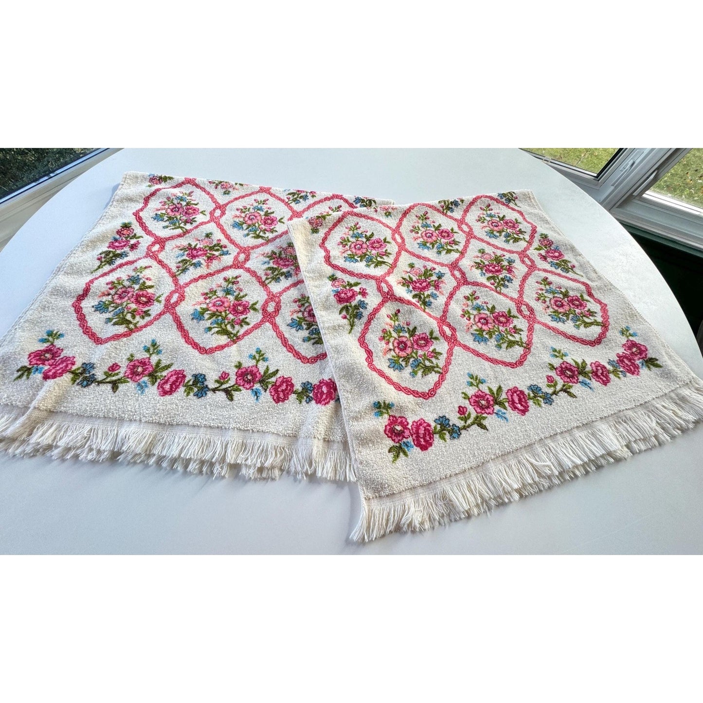 Vintage 70s bath towel, pink floral arabesques