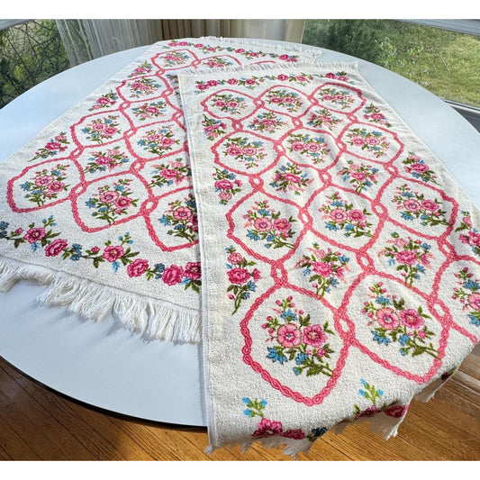 Vintage 70s bath towel, pink floral arabesques