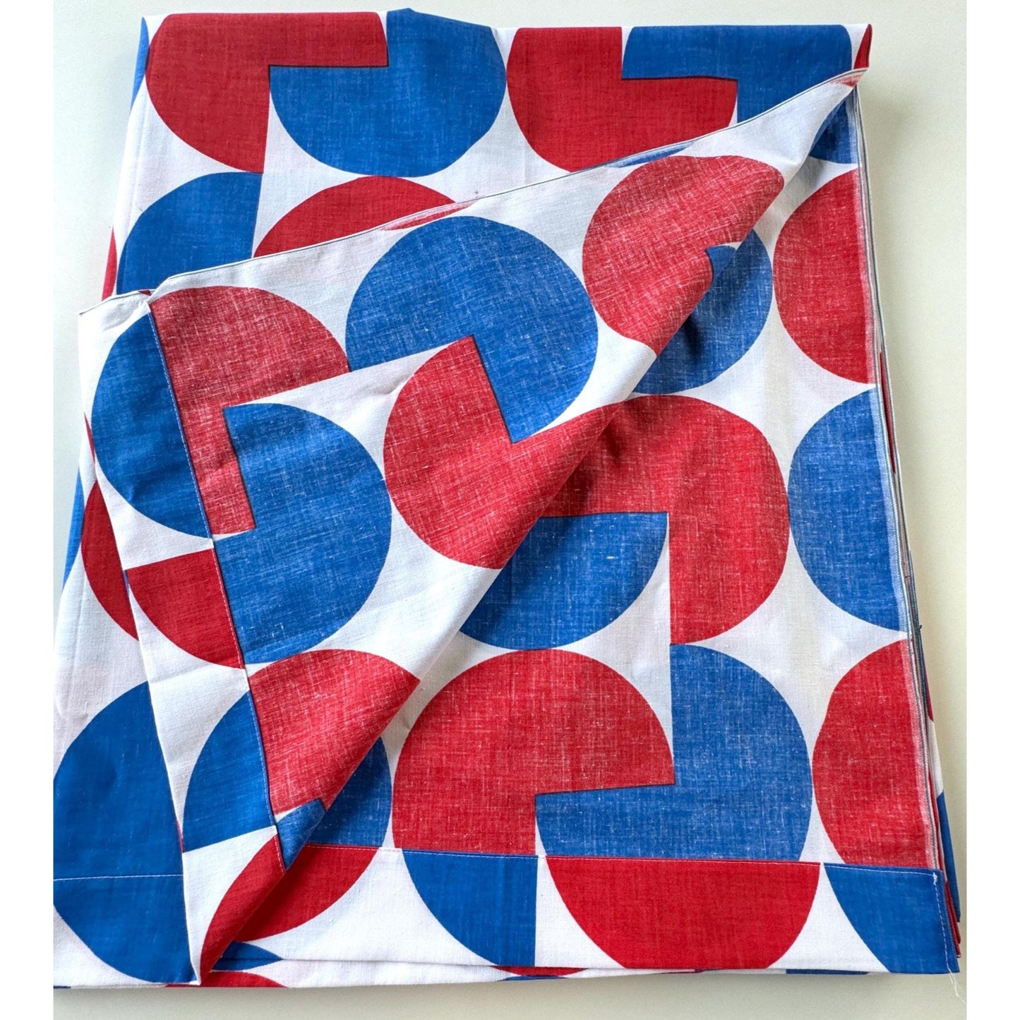 Vintage 70s flat / top sheet, geometric red white and blue, double/full size bed, Texmade