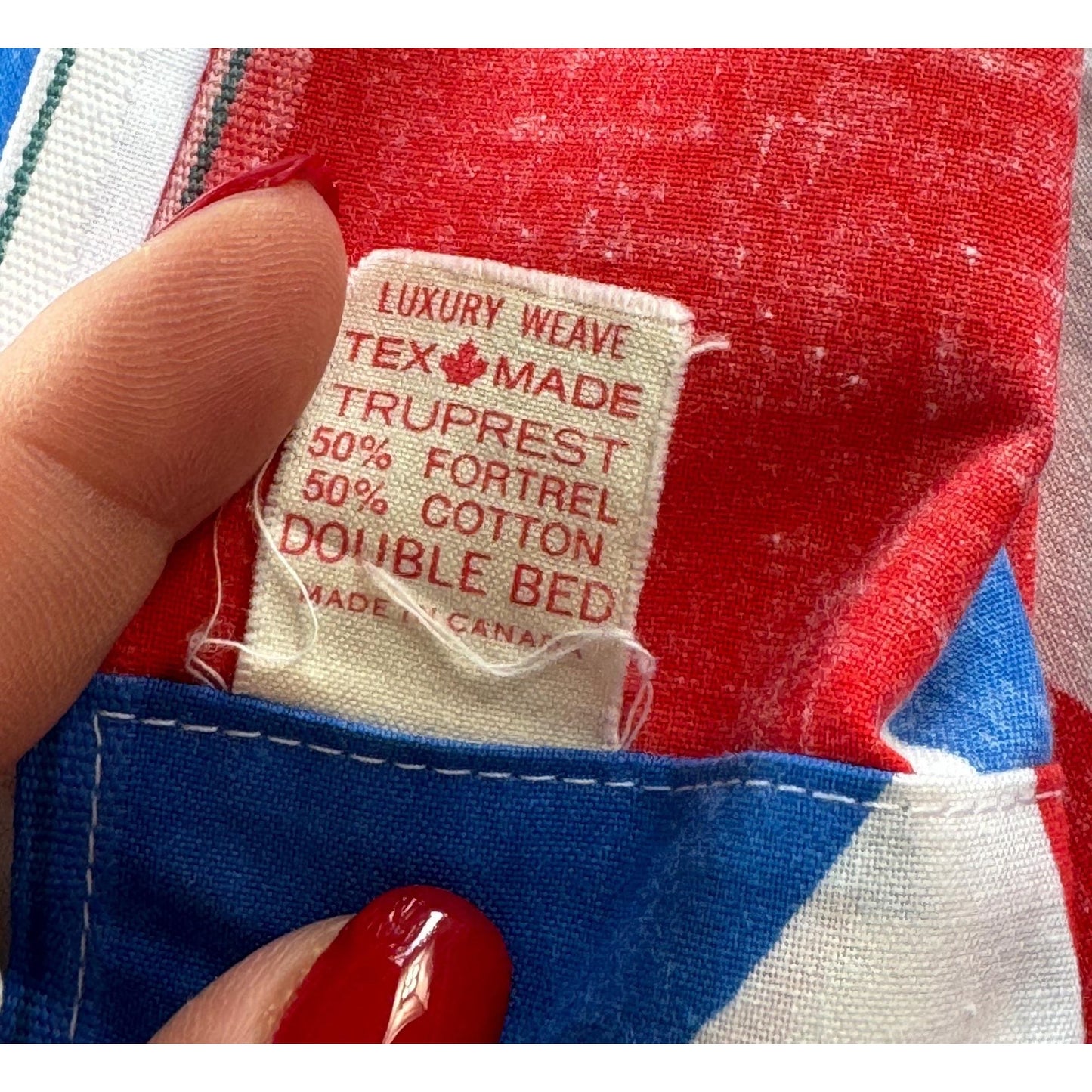 Vintage 70s flat / top sheet, geometric red white and blue, double/full size bed, Texmade