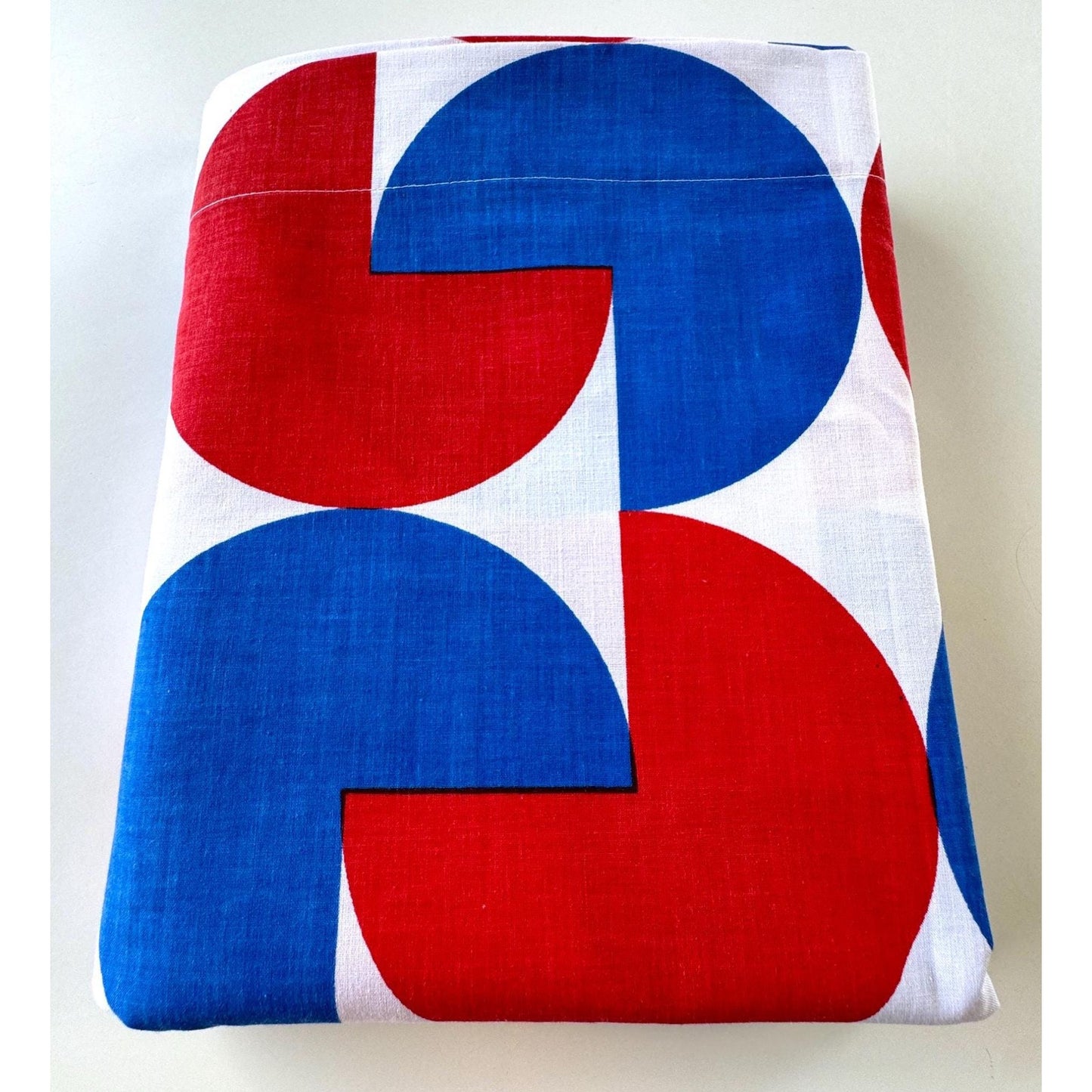 Vintage 70s flat / top sheet, geometric red white and blue, double/full size bed, Texmade