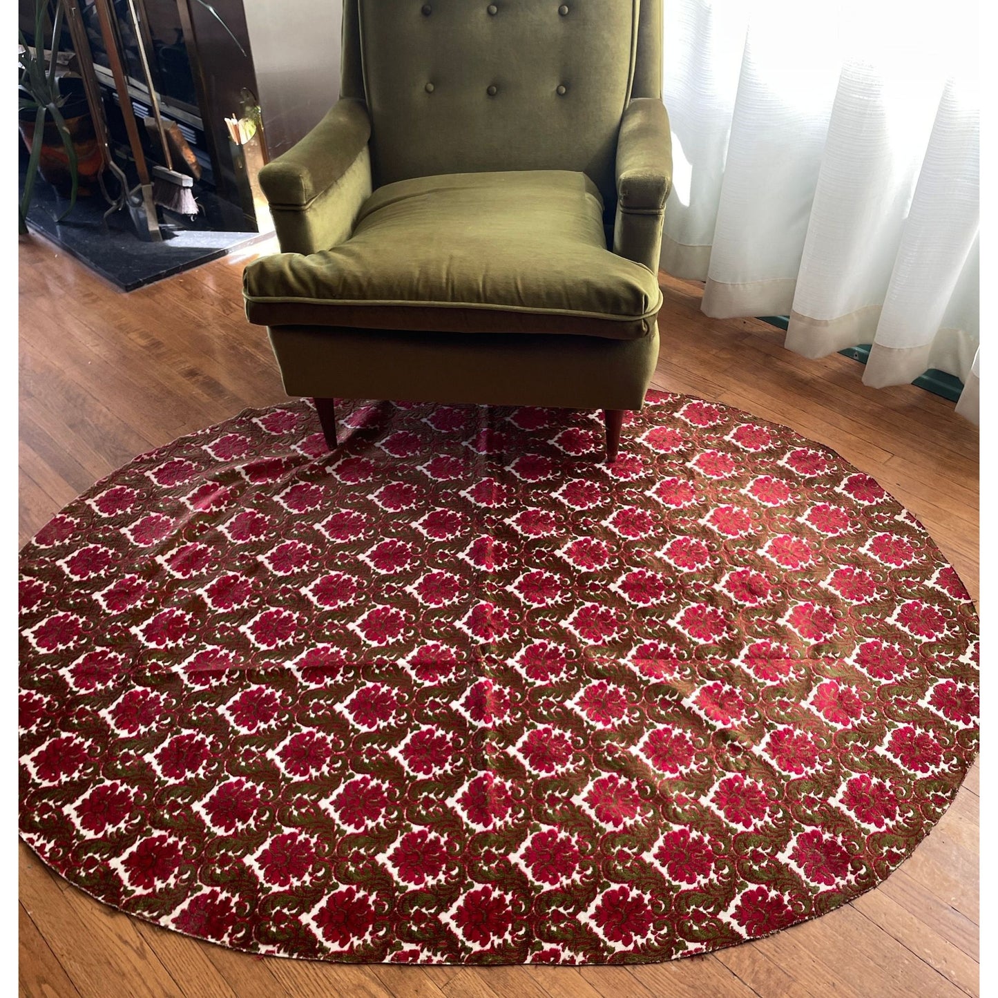 Vintage 50s ciselé velvet area rug, olive green and hot pink damask pattern, velours oval carpet