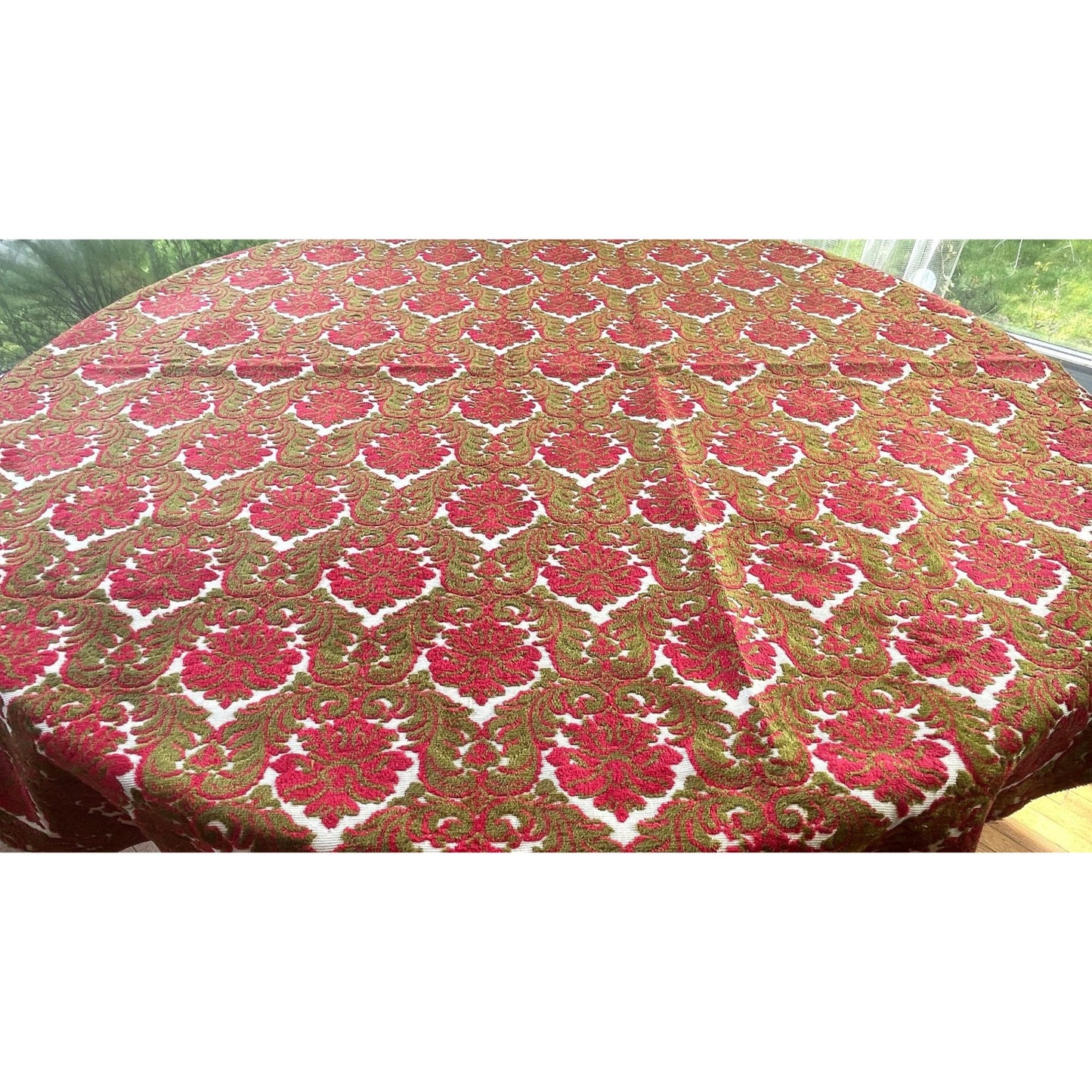 Vintage 50s ciselé velvet area rug, olive green and hot pink damask pattern, velours oval carpet