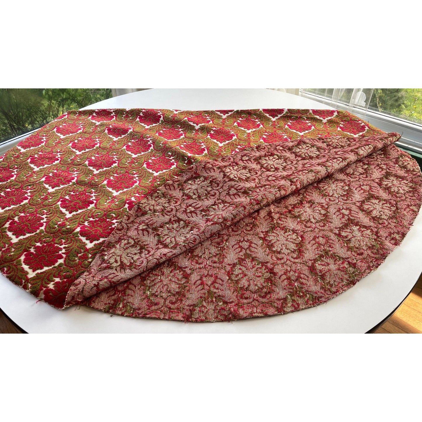 Vintage 50s ciselé velvet area rug, olive green and hot pink damask pattern, velours oval carpet