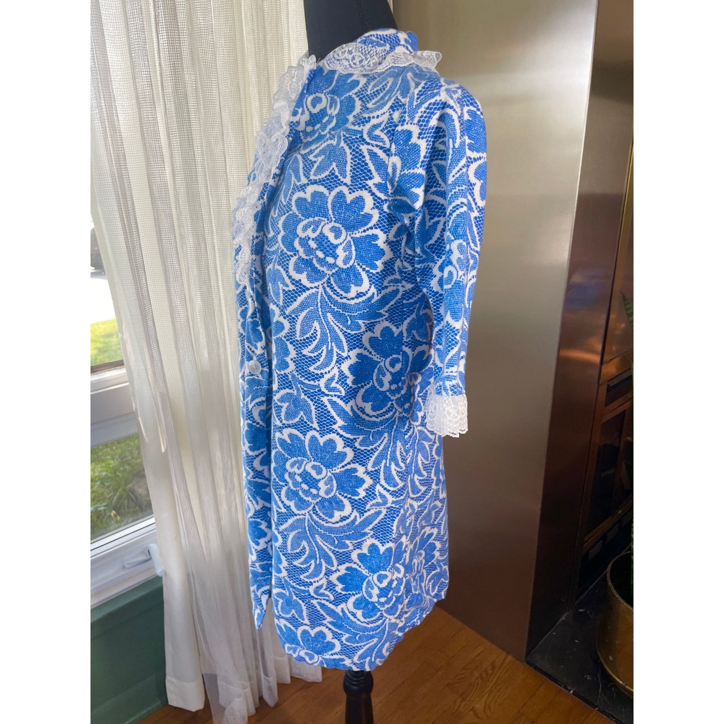Vintage 1950s peignoir, Dream-A-Way, blue floral 3/4 sleeves