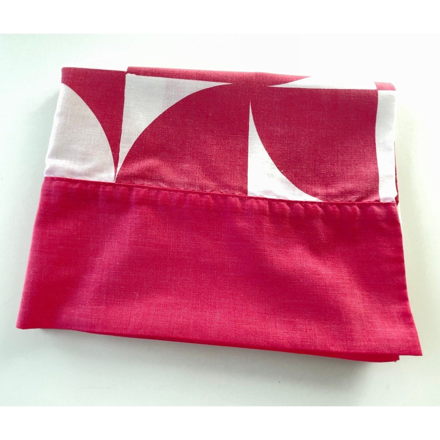 Vintage 70s fuchsia pillowcase, Wabasso